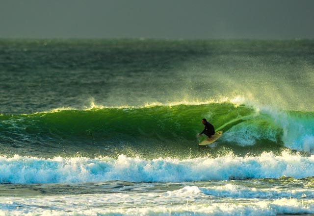 Derek Hynd riding fins free at Supertubes - Photo: Paul van Jaarsveld