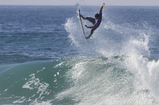 Jordy proved the form surfer, netting a near-perfect 9.93 out of 10 for an incredible aerial 360.  Photo: ASP / CESTARI