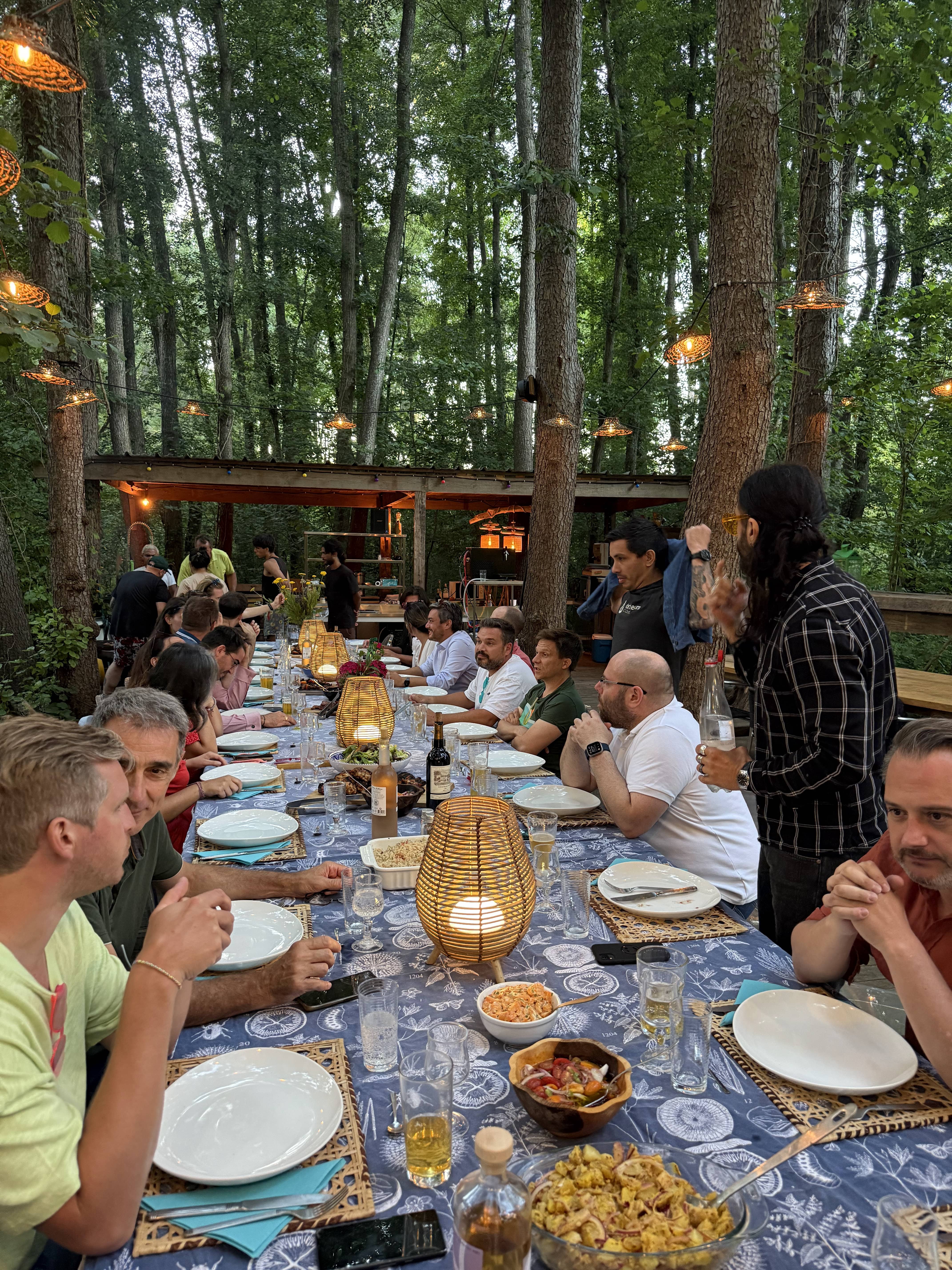 Einaï a conçu un séminaire managérial original pour Devoteam, alliant QVT, team building, nature et cohésion dans un lieu insolite en région parisienne