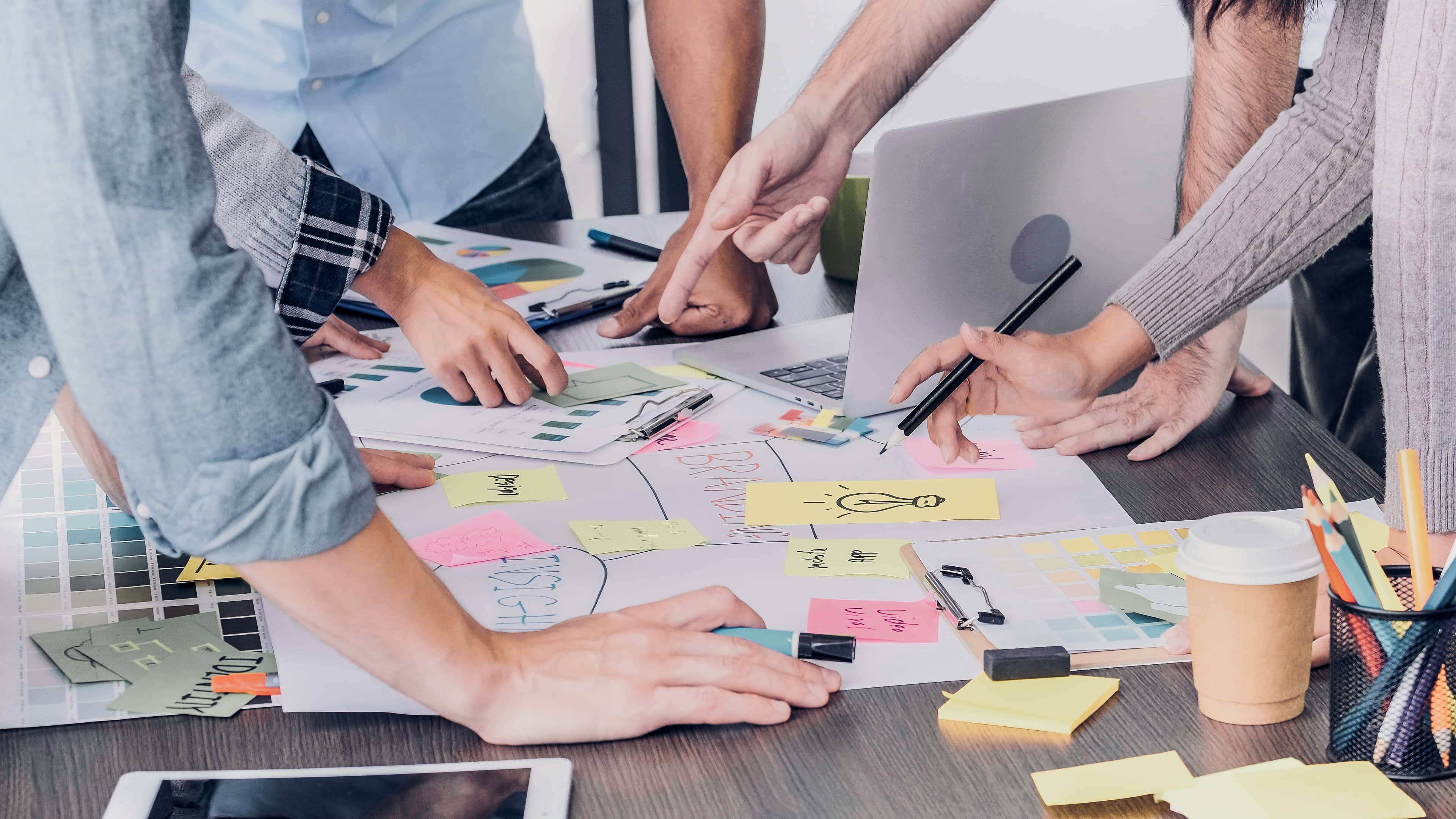 Découvrez comment la qualité de vie au travail agit sur la santé, l'engagement, la prévention des risques et la performance globale de l’entreprise.