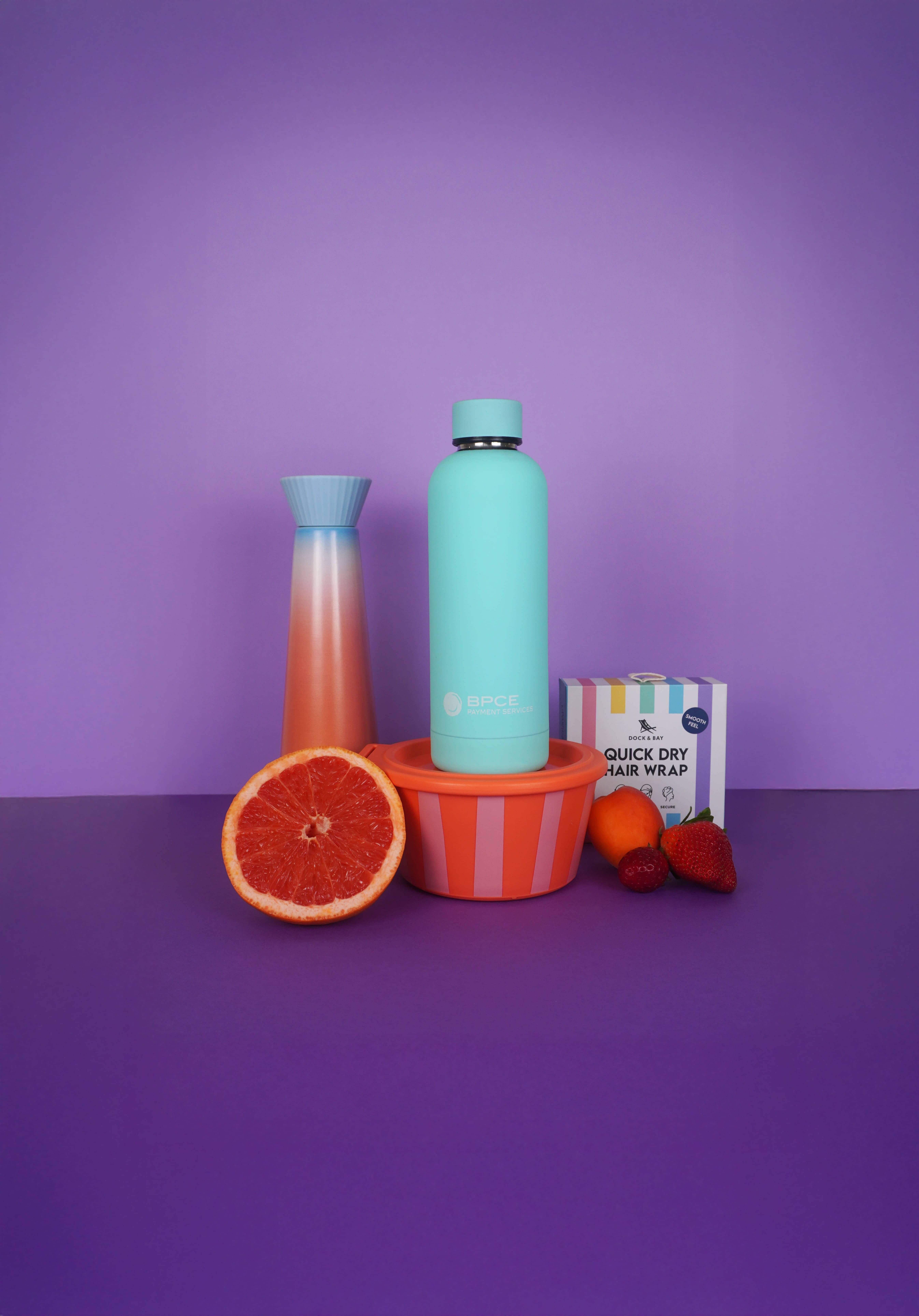 Proposez une lunch box pratique et design pour encourager vos collaborateurs à mieux s'alimenter au quotidien. Un objet utile et durable pour faciliter les déjeuners faits maison, promouvoir l'équilibre alimentaire et prolonger concrètement les bienfaits d