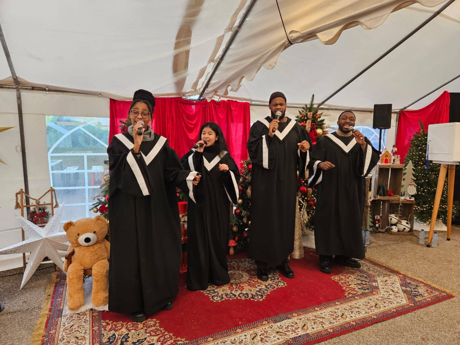 Animez vos fêtes avec un blind test de Noël : chansons, équipes et défis pour un moment convivial, amusant et plein de compétition amicale.