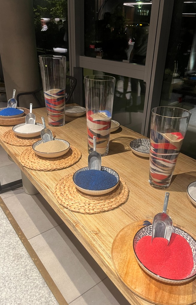 Einaï a organisé l’inauguration des bureaux Subsea7 avec déco, cérémonie du sable et photobooth pour une expérience immersive et mémorable.