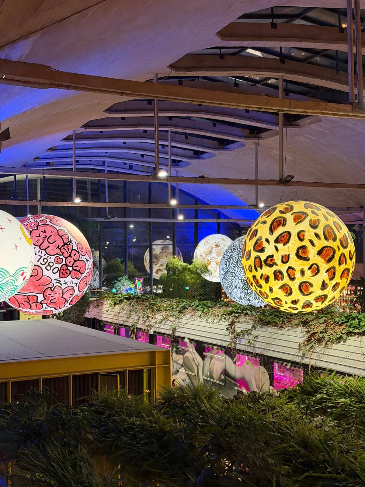 Einaï a animé la soirée Devoteam à la Felicità avec des jeux participatifs et une fresque collaborative pour renforcer cohésion et échanges.