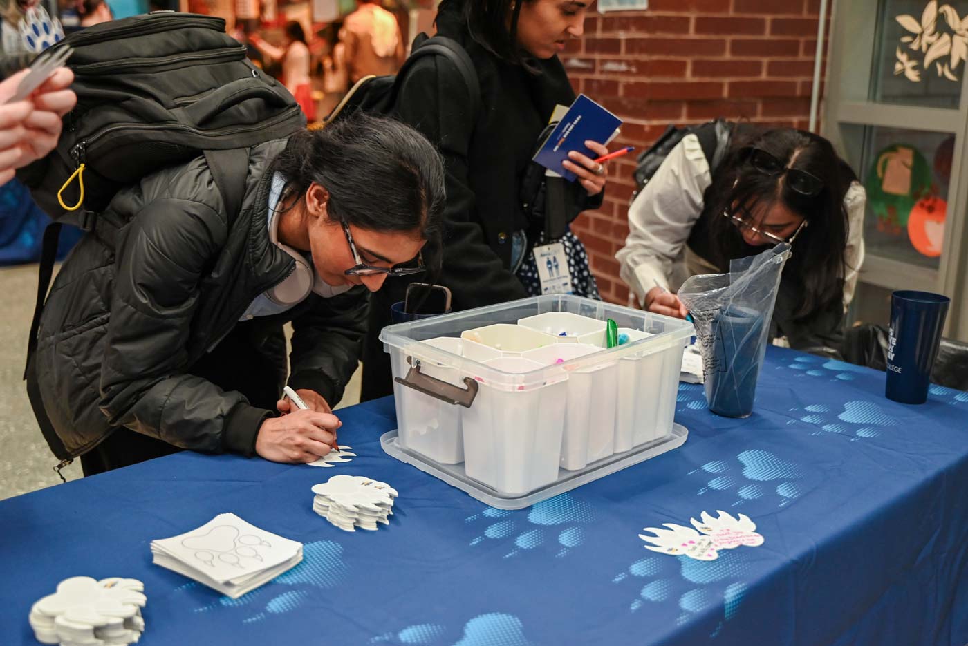 Baruch students writing notes of gratitude