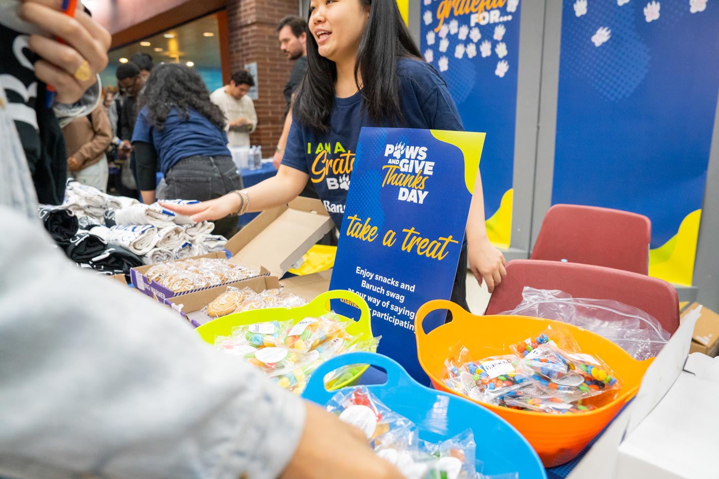 Baruch volunteer assisting students at event