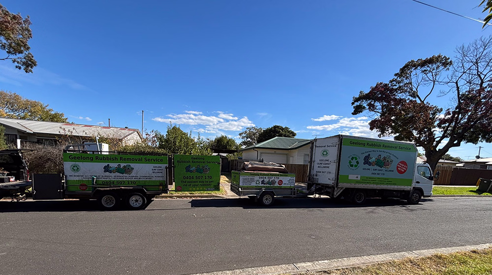 Geelong Rubbish Truck in front of a house clearance site