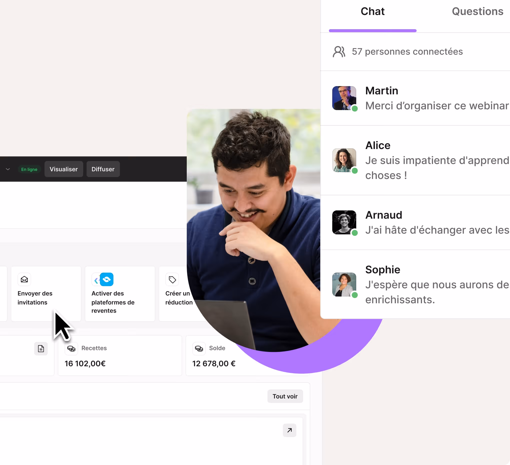 Homme souriant regardant un ordinateur avec fenêtre de chat de webinar en français à droite.