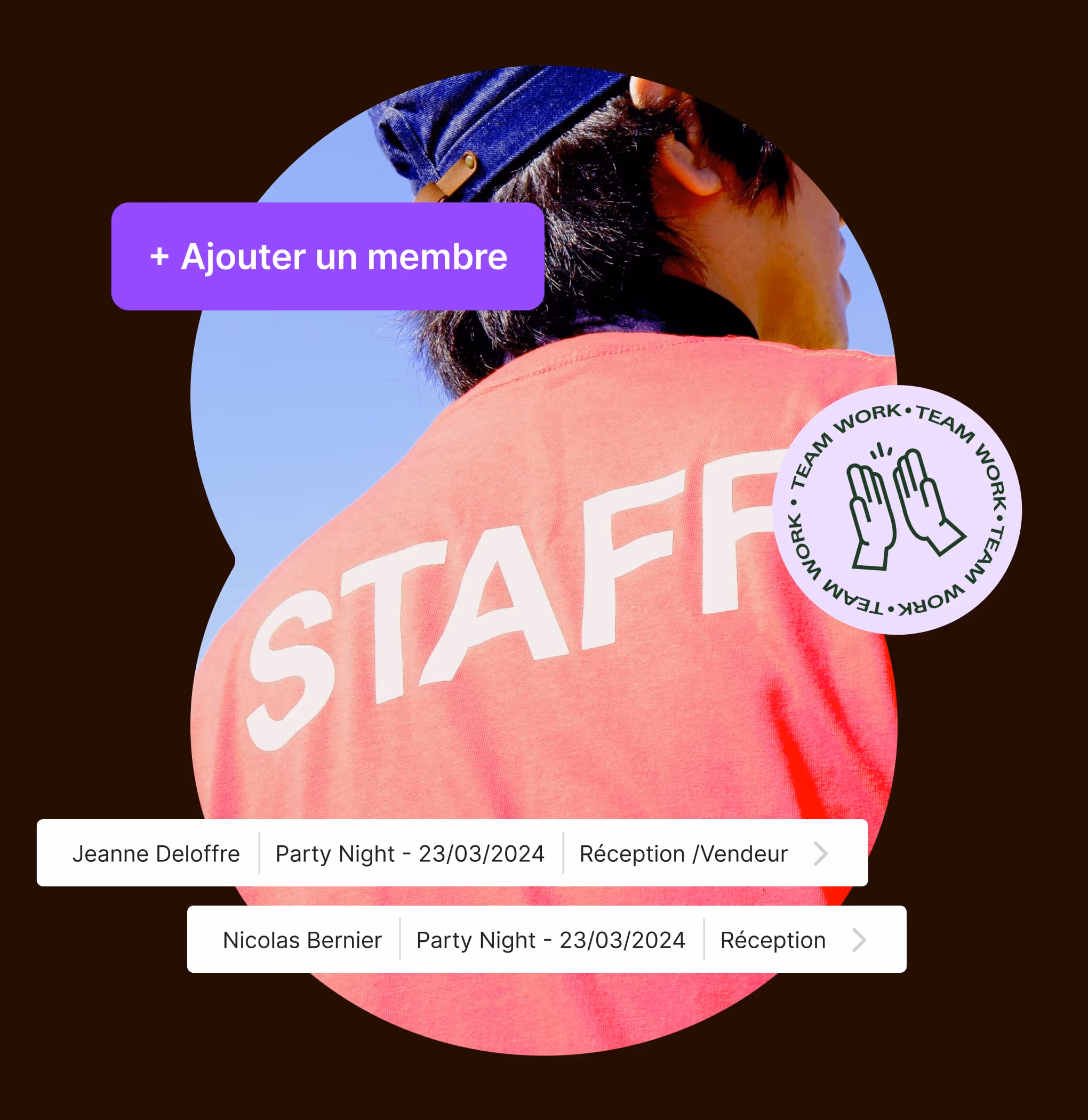 Personne de dos portant un t-shirt rose avec le texte STAFF et icône de travail d'équipe.
