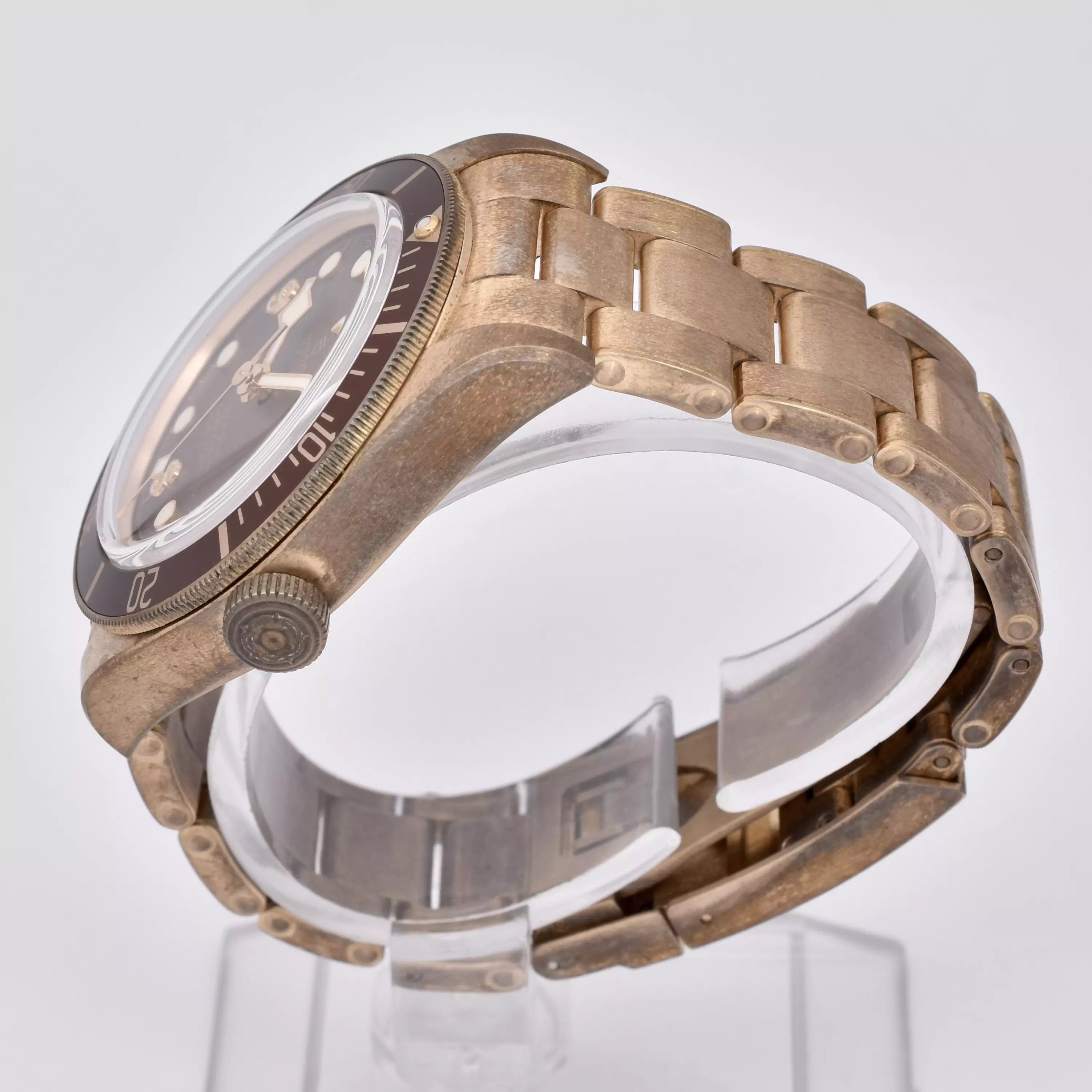 Right image of the Tudor Black Bay 58 Bronze Full Set 79012m