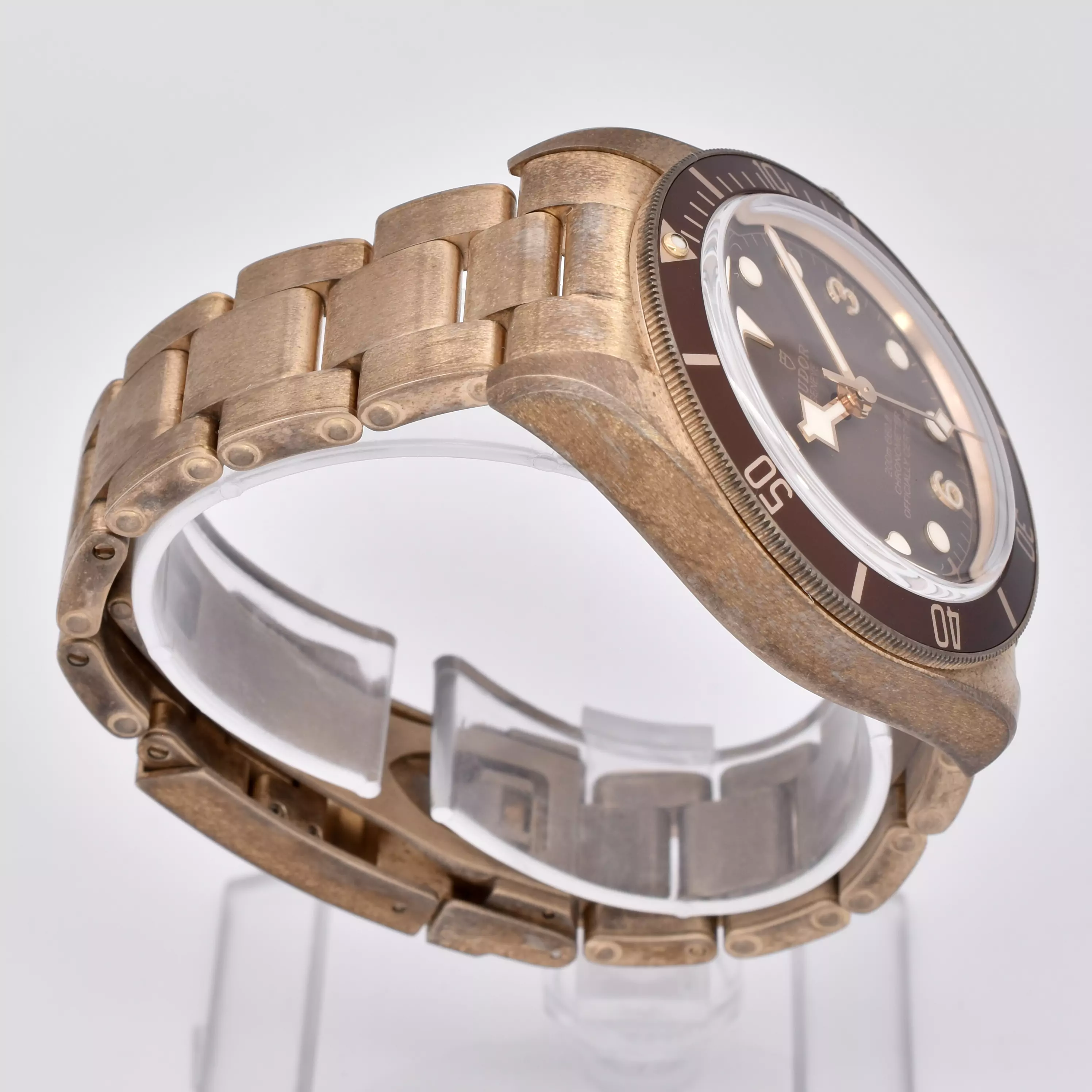 Left image of the Tudor Black Bay 58 Bronze Full Set 79012m