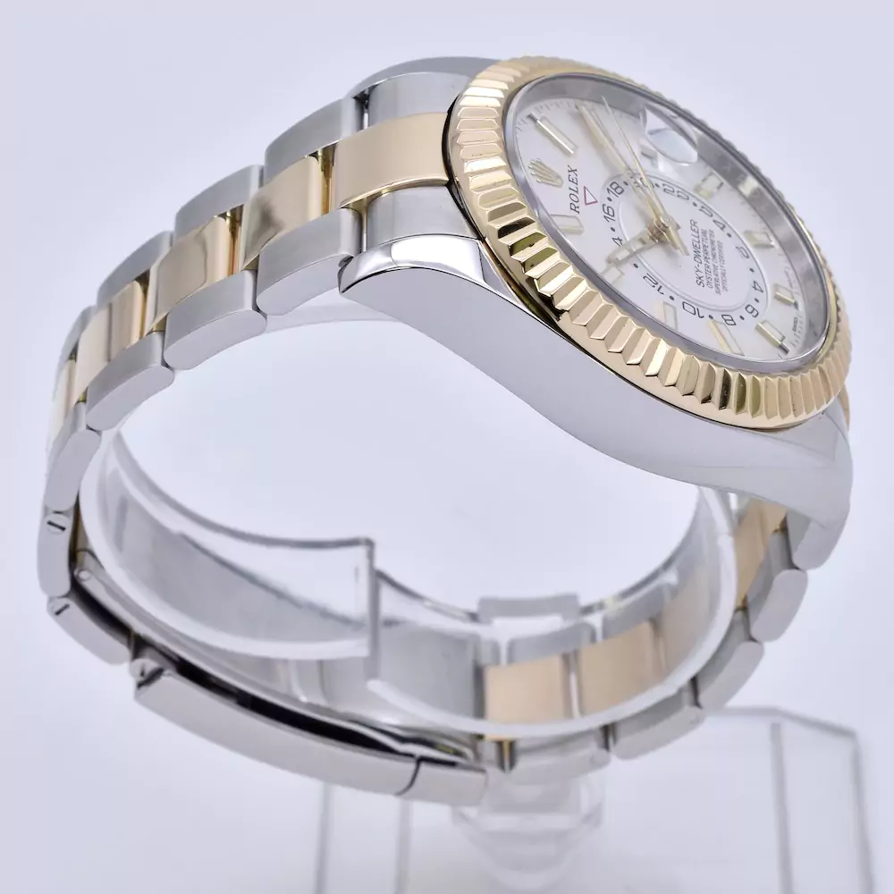 Left image of the Rolex Sky-Dweller 42mm Steel & Gold  326933