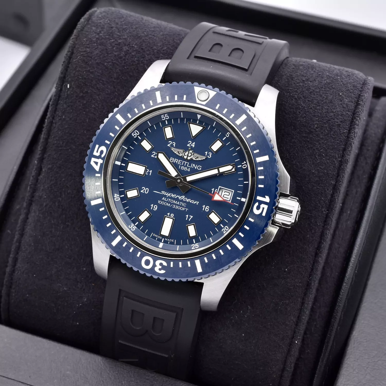 Close up image of the Breitling Superocean 44 Special Edition Y1739316