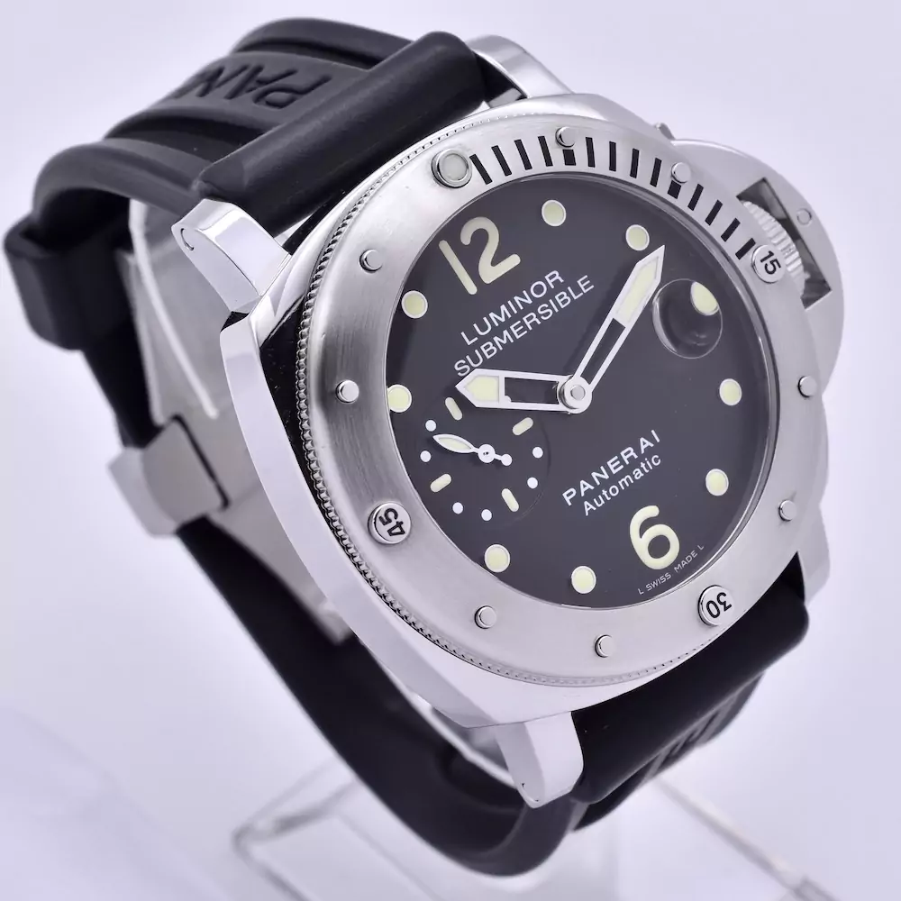 Front Left image of the Panerai Luminor Submersible 44mm 2015 PAM00024