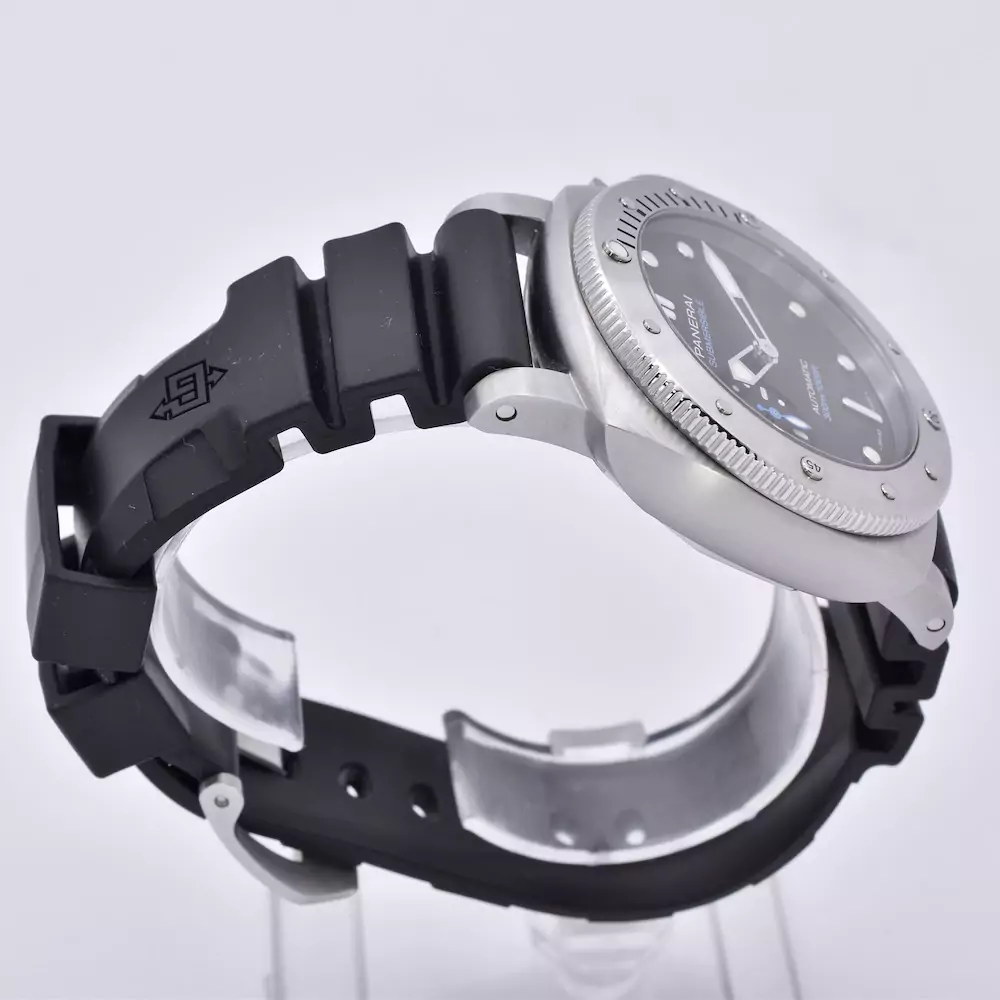 Left image of the Panerai Submersible 42mm Automatic 2025 PAM02973