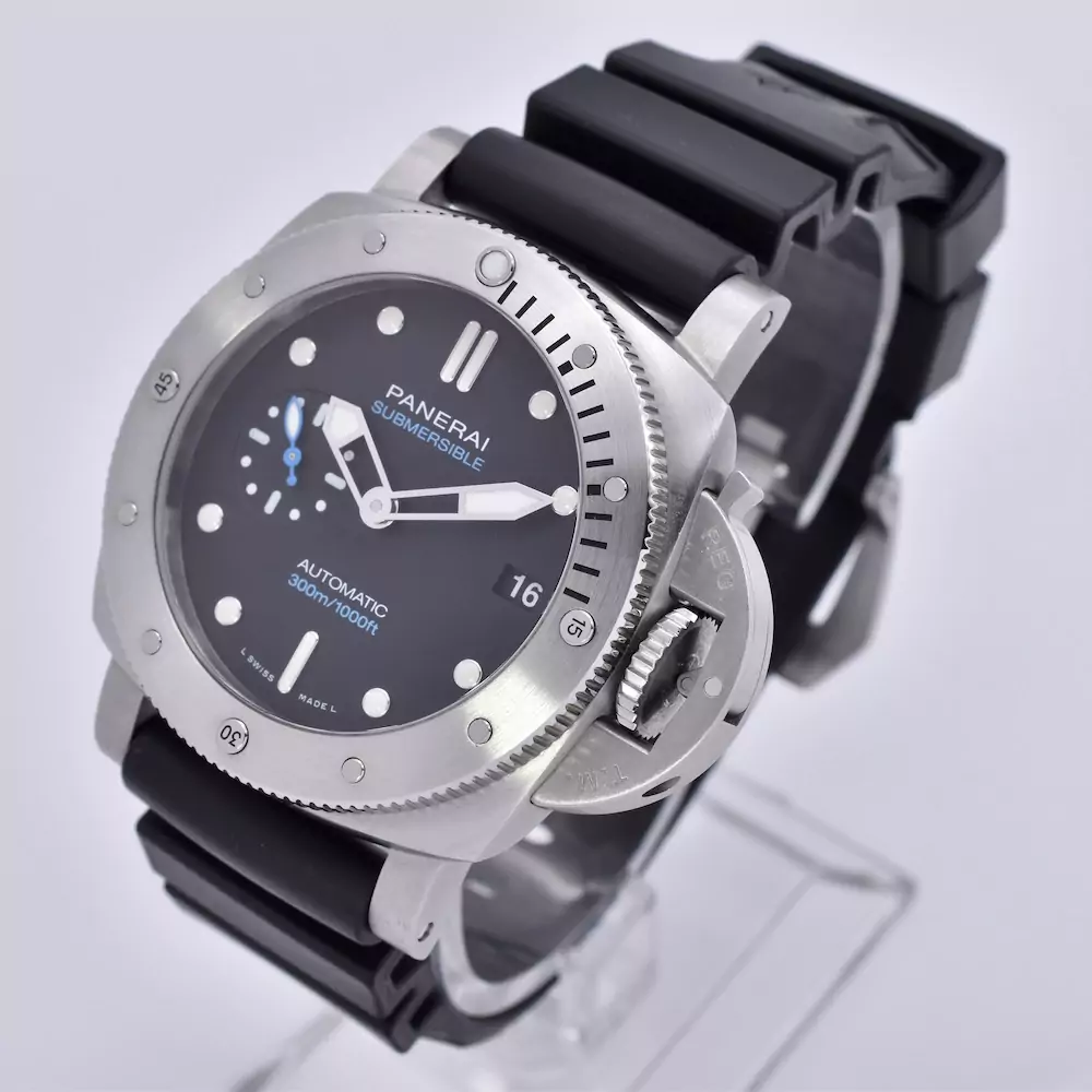 Front right image of the Panerai Submersible 42mm Automatic 2025 PAM02973