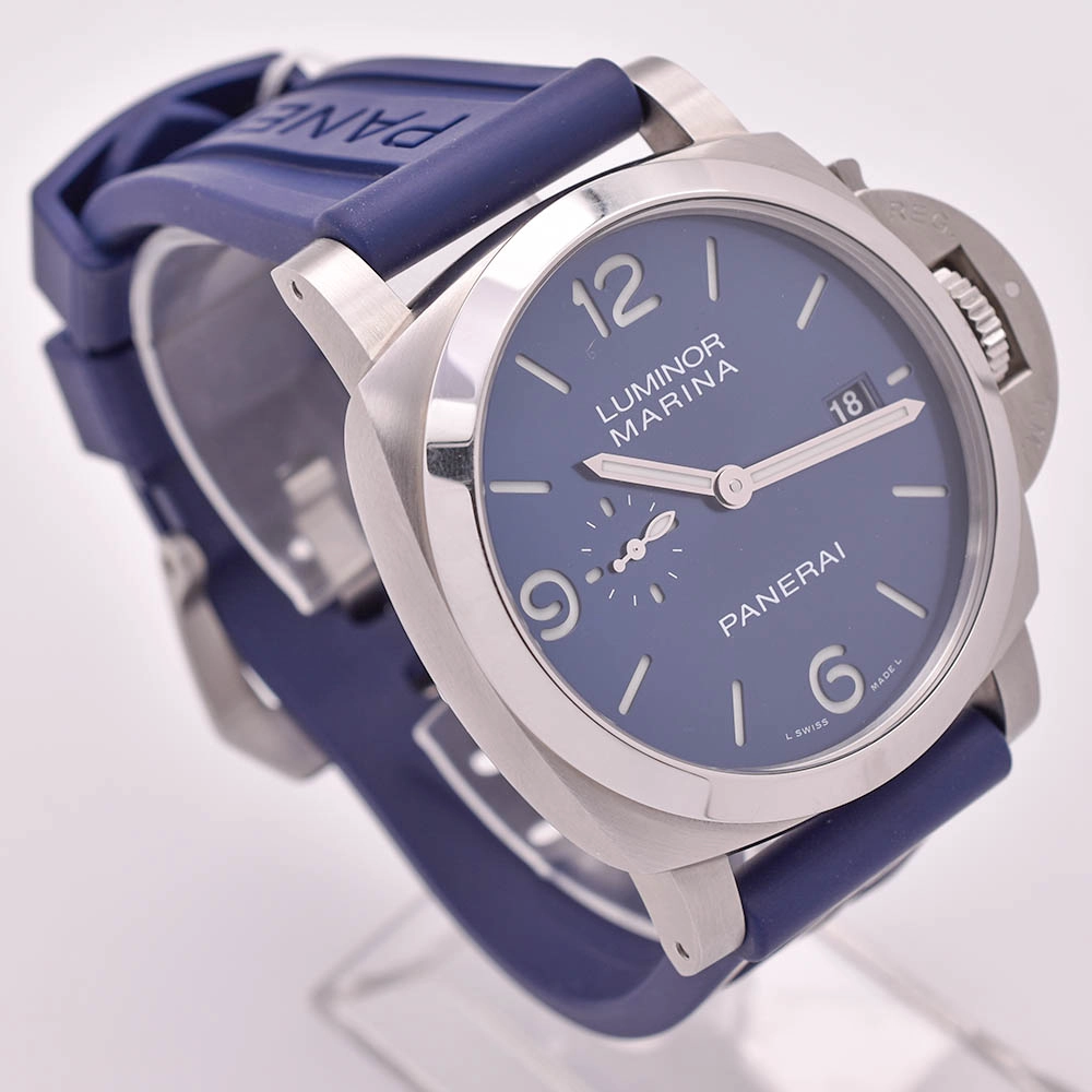 Front right image of the Panerai Luminor Marina  44mm 2025 PAM03313