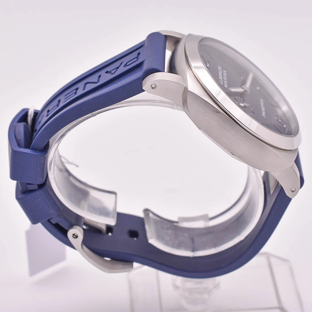 Left image of the Panerai Luminor Marina  44mm 2025 PAM03313