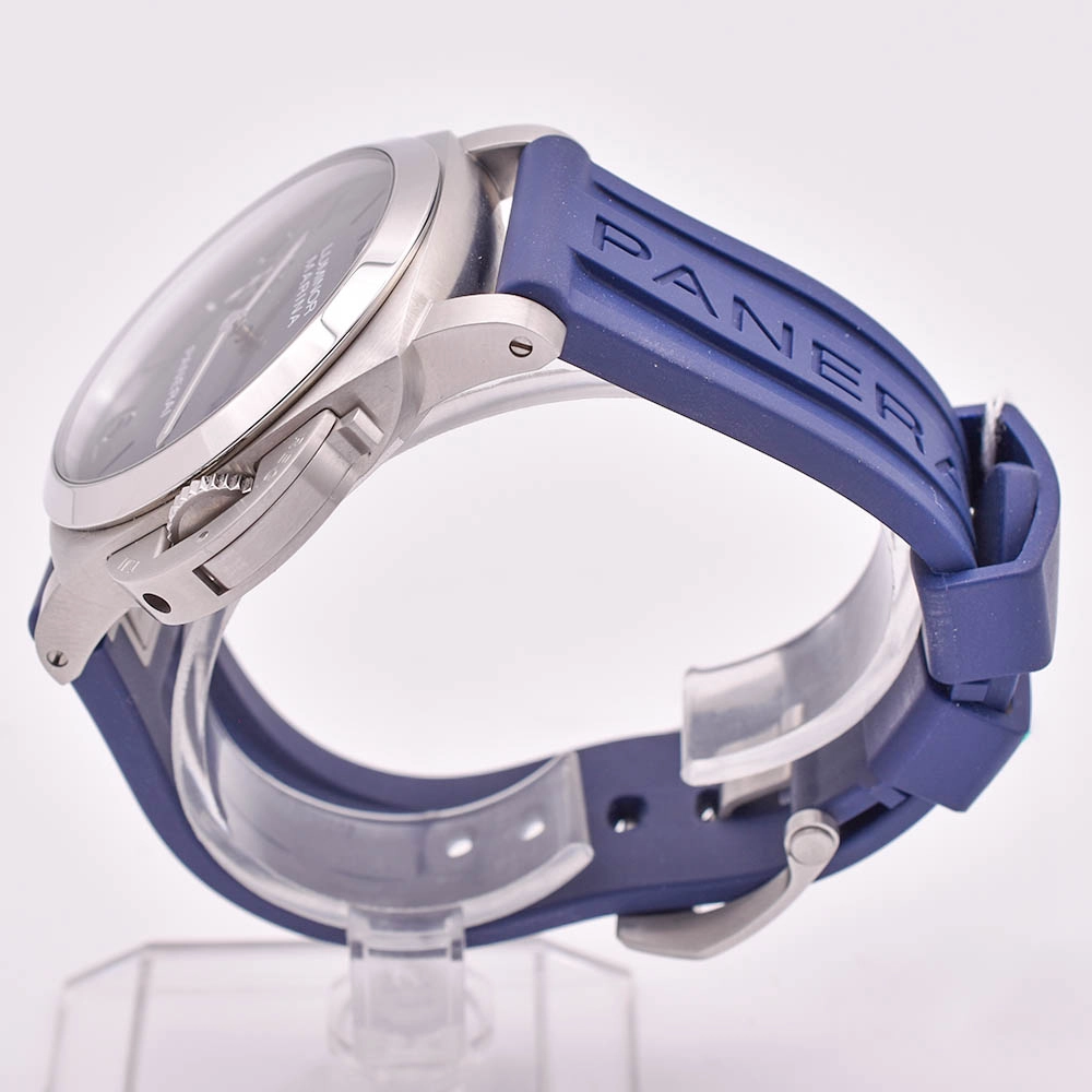 Right image of the Panerai Luminor Marina  44mm 2025 PAM03313