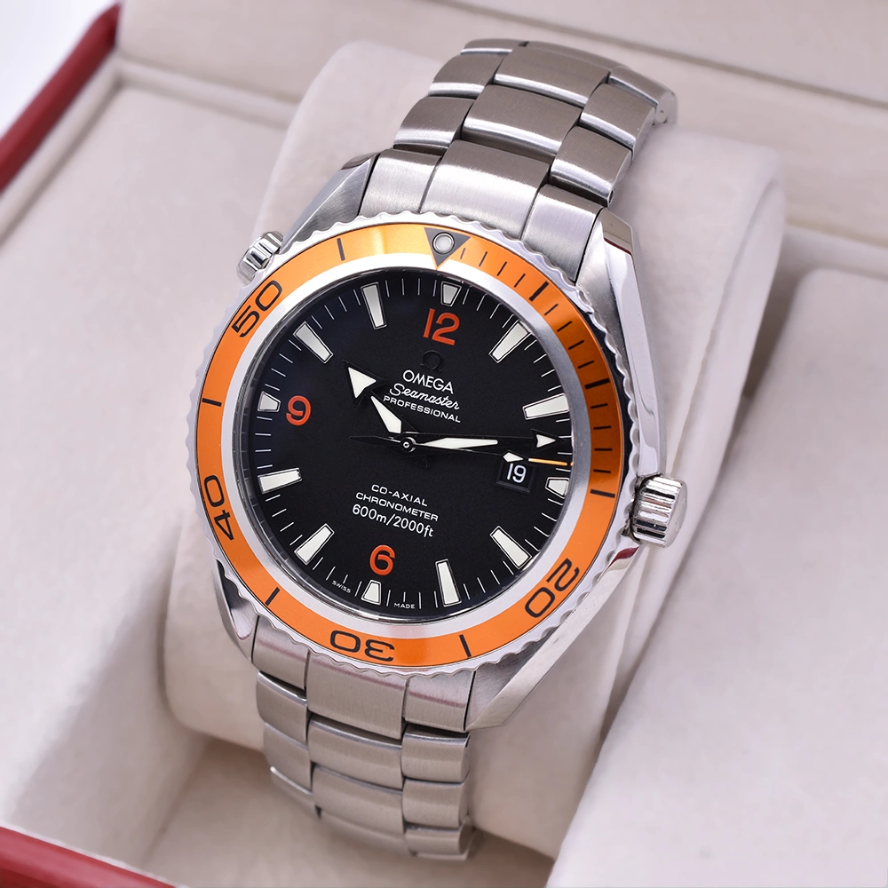Close up image of the Omega Seamaster Planet Ocean 600M Co-Axial 45.5mm 2208.50.00