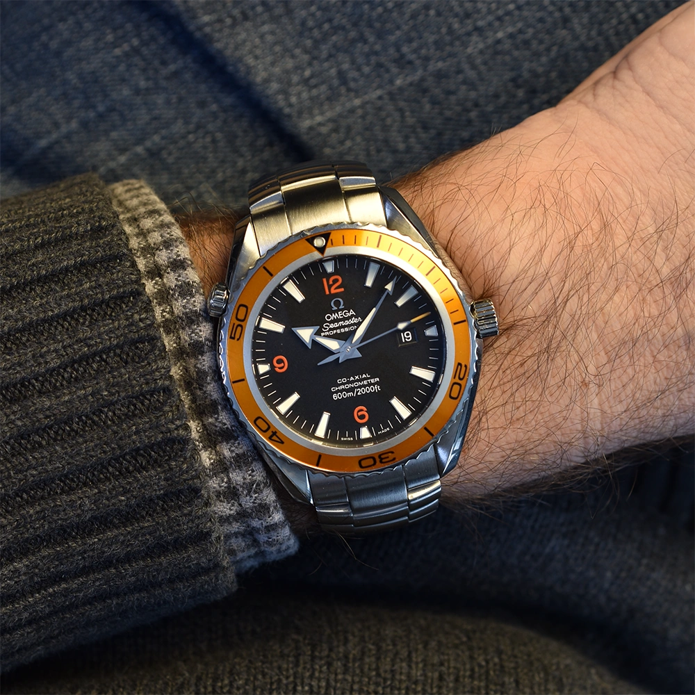 Left image of the Omega Seamaster Planet Ocean 600M Co-Axial 45.5mm 2208.50.00