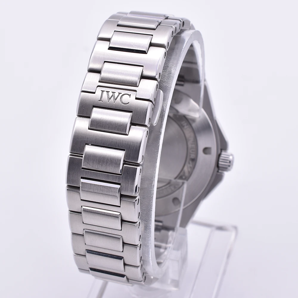 Left image of the IWC Ingenieur Automatic 2023 40mm  IW328901