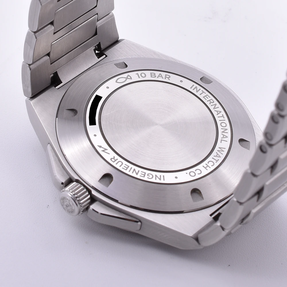 Right image of the IWC Ingenieur Automatic 2023 40mm  IW328901