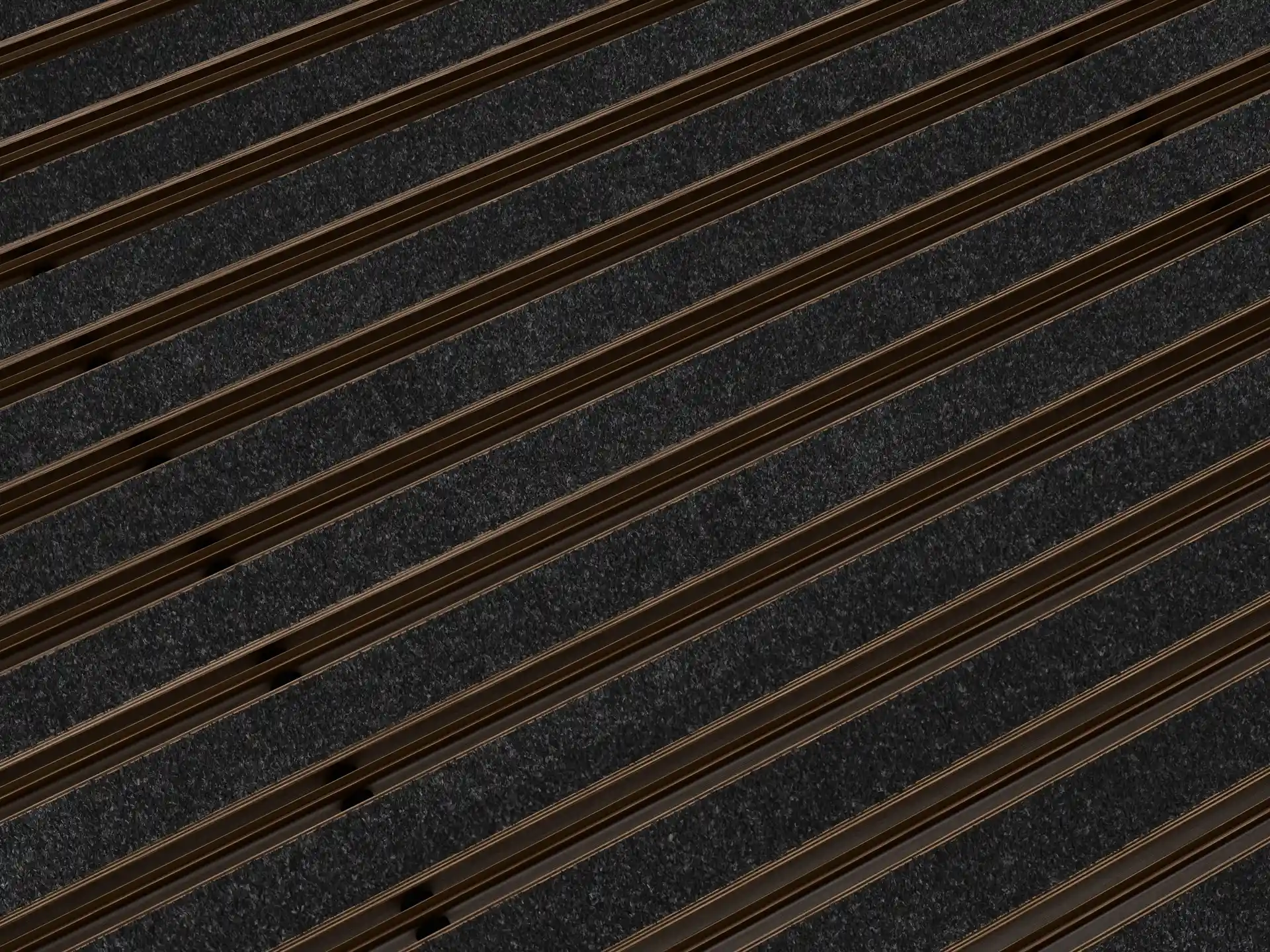 Detail einer breiten Aluprofil Fußmatte und Teppich einlagen in Schwarz