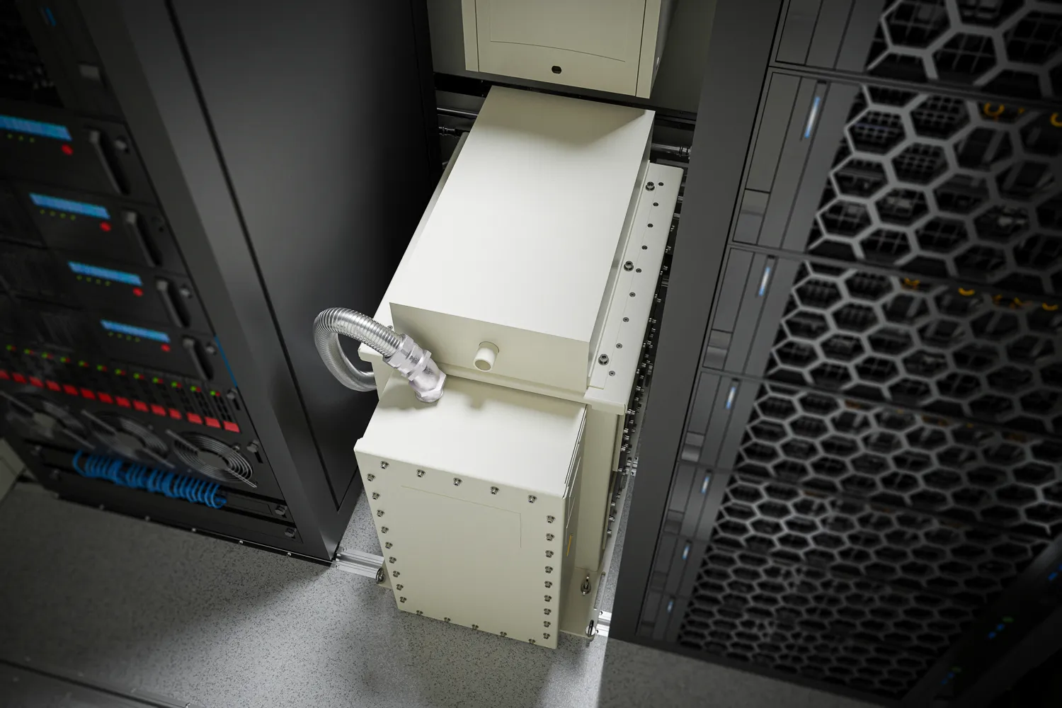 Innenansicht eines Containers für mobile Defence Systeme - Serverraum und Trenntransformator