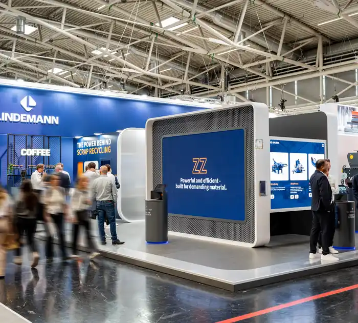 Touch-Panel am Lindemann-Messestand der IFAT 2026 zur interaktiven Maschinensteuerung – STUDIO KALZ