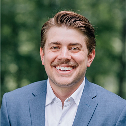 a headshot of Taylor Sell