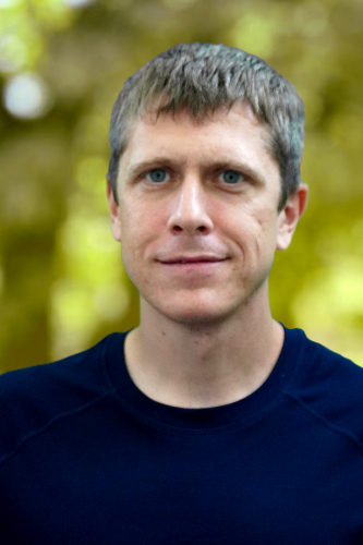 Photo og Harry Crane in a blue shirt.