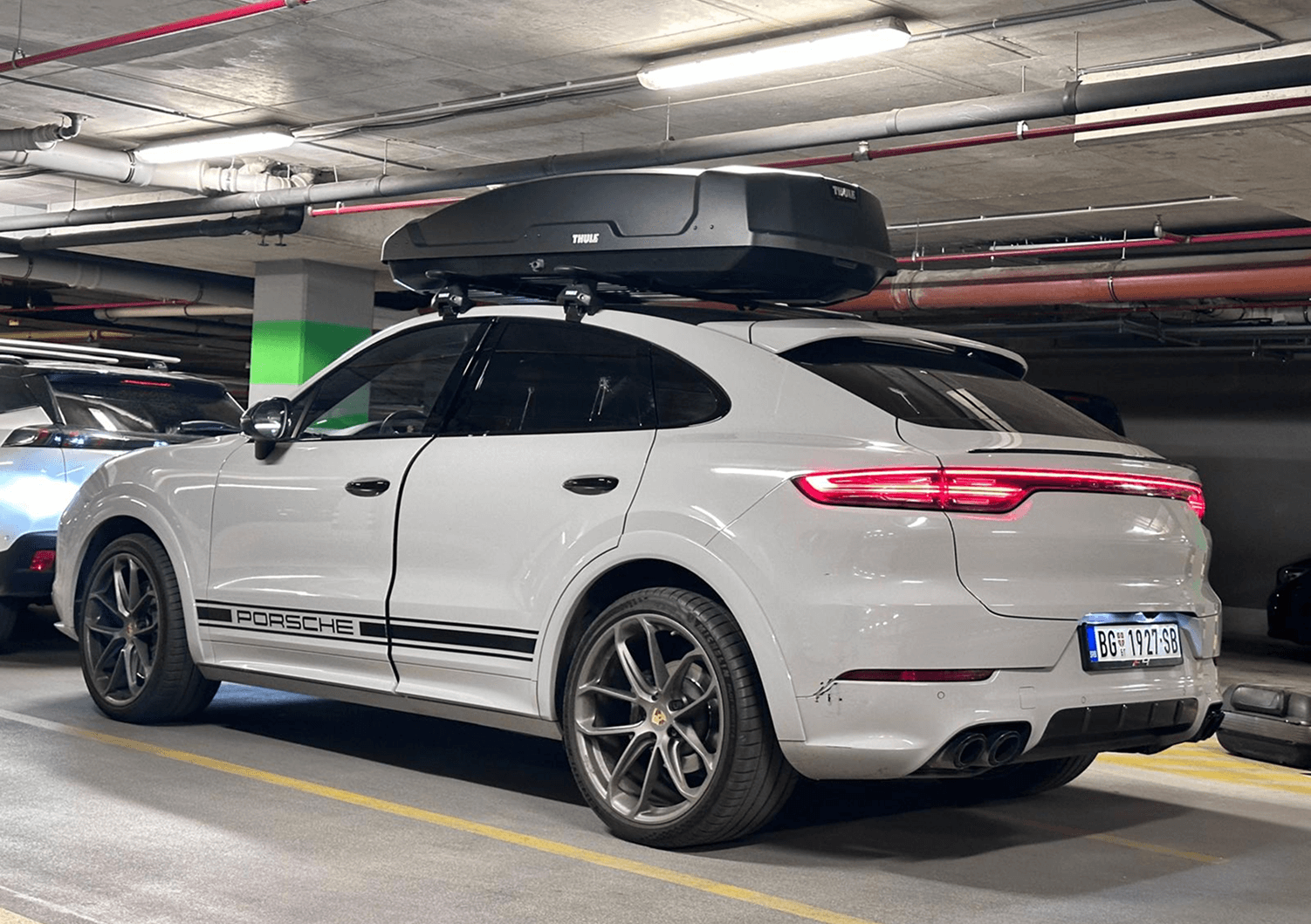 Porche sa thule koferom