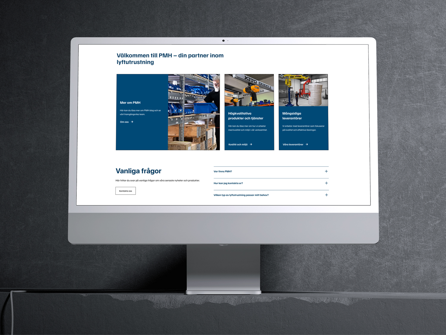 Datorskärm som visar PMH:s webbplats med svensk text och industribilder mot en mörkgrå bakgrund.