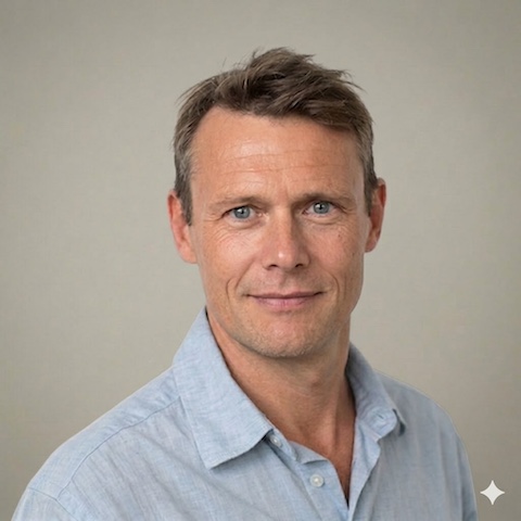 Daniel Herstedt, Managing Director at Atom Agency, smiling man with short grey hair wearing a light blue shirt