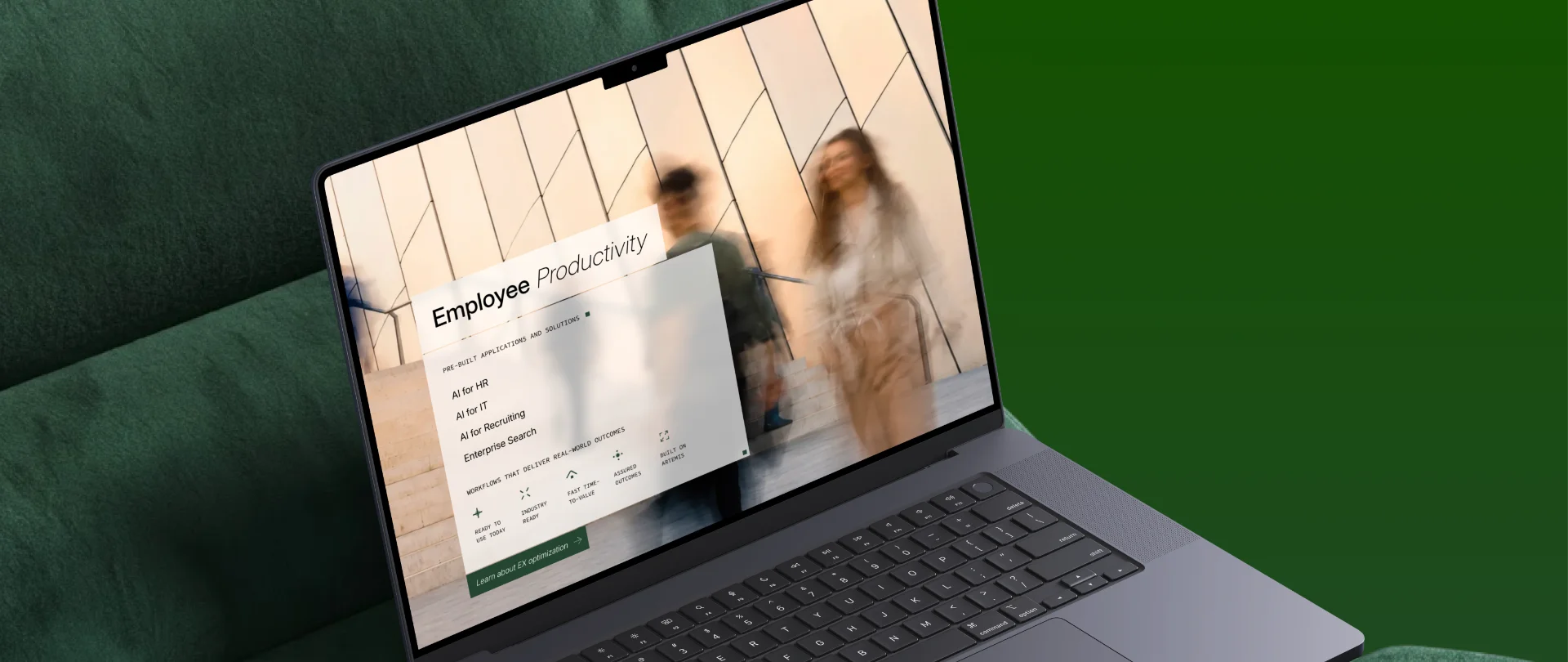Kore.ai:s Enterprise-webbplats på en laptop med fokus på AI-lösningar för ökad produktivitet och effektivare arbetsflöden.
