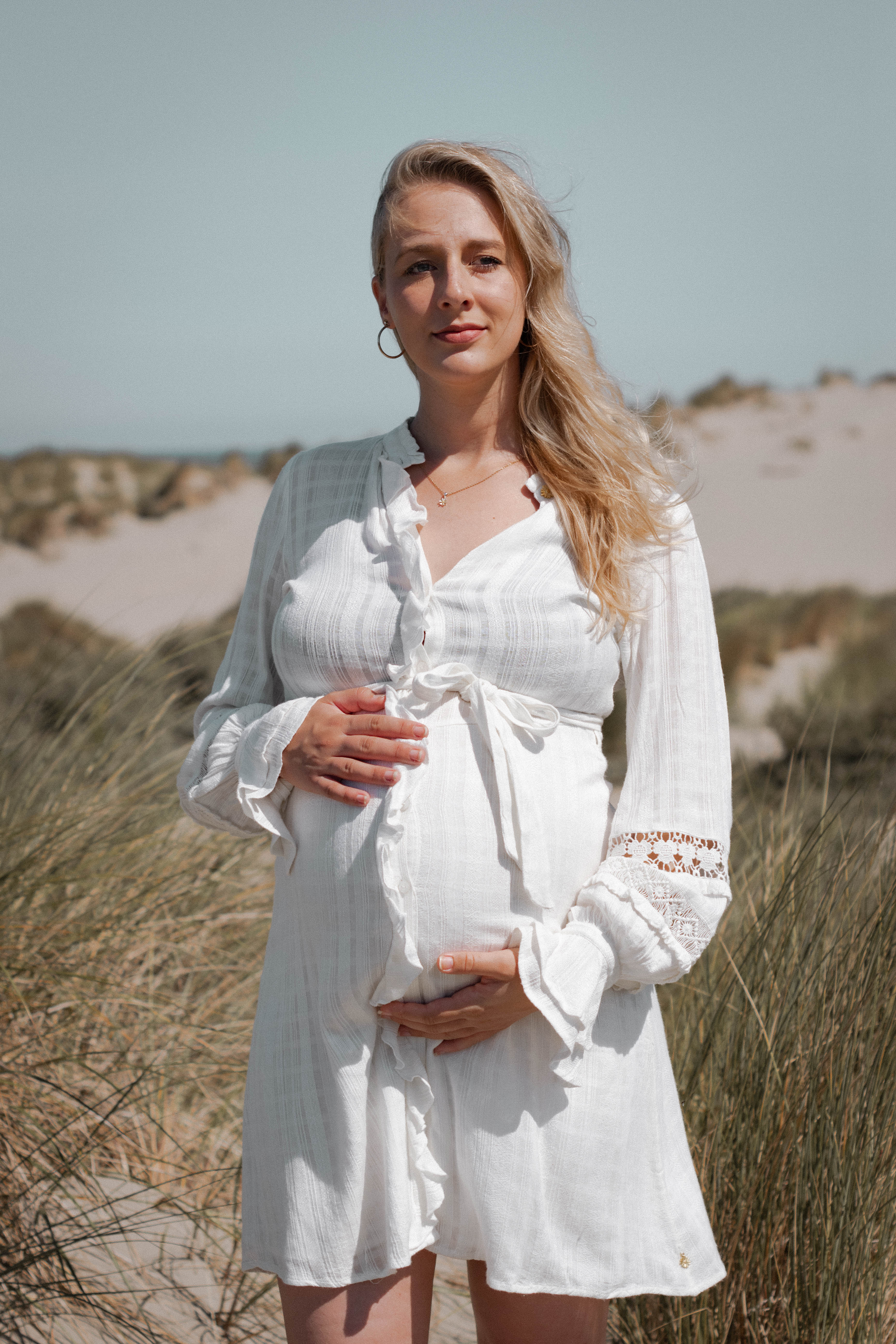 Maternityshoot on the beach in NL (Hoek van Holland)