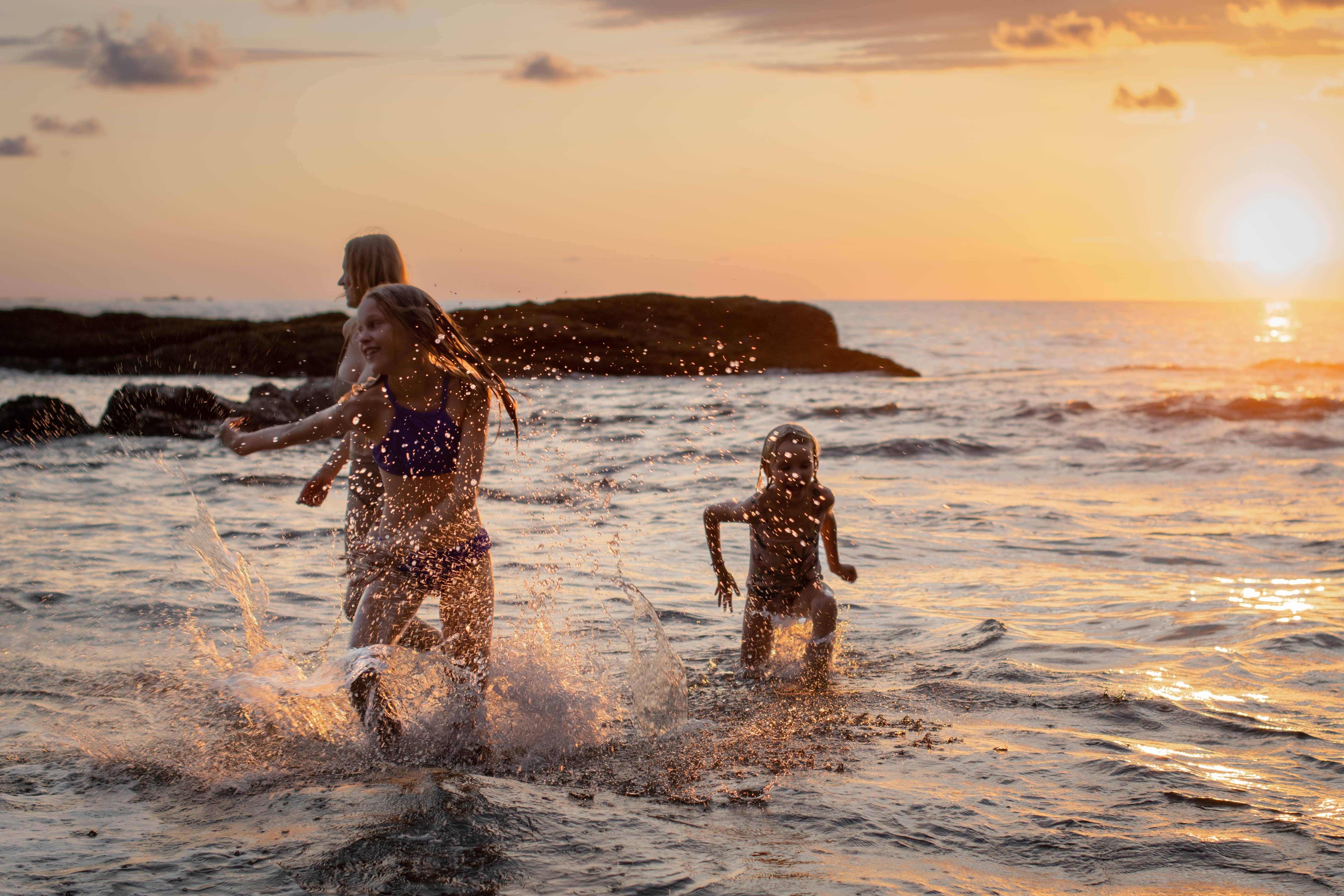 Portrait of familyshoot in Bahia Ballena in Costa Rica