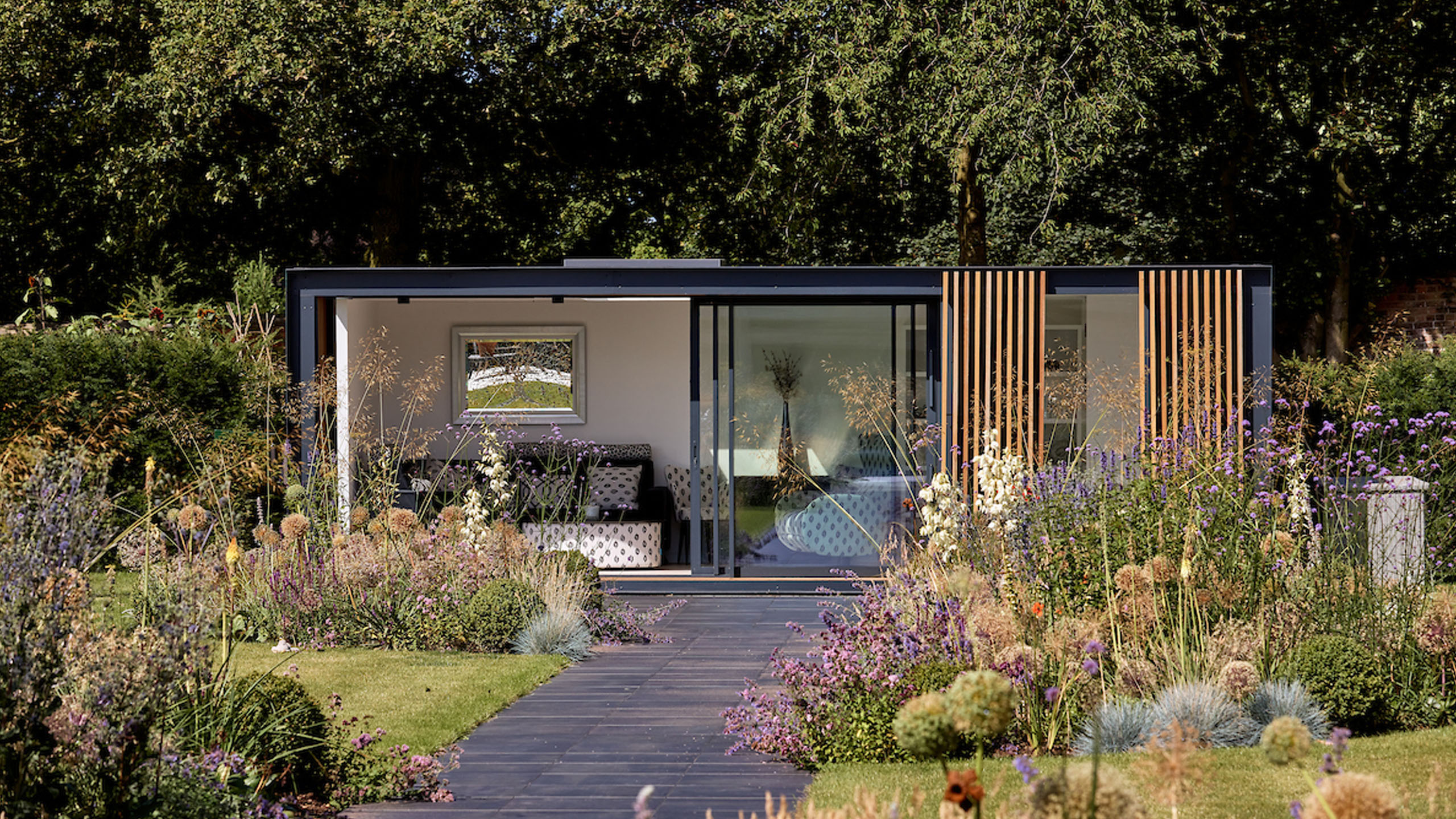 5.	Sustainable Garden Pod blending into contemporary landscape setting