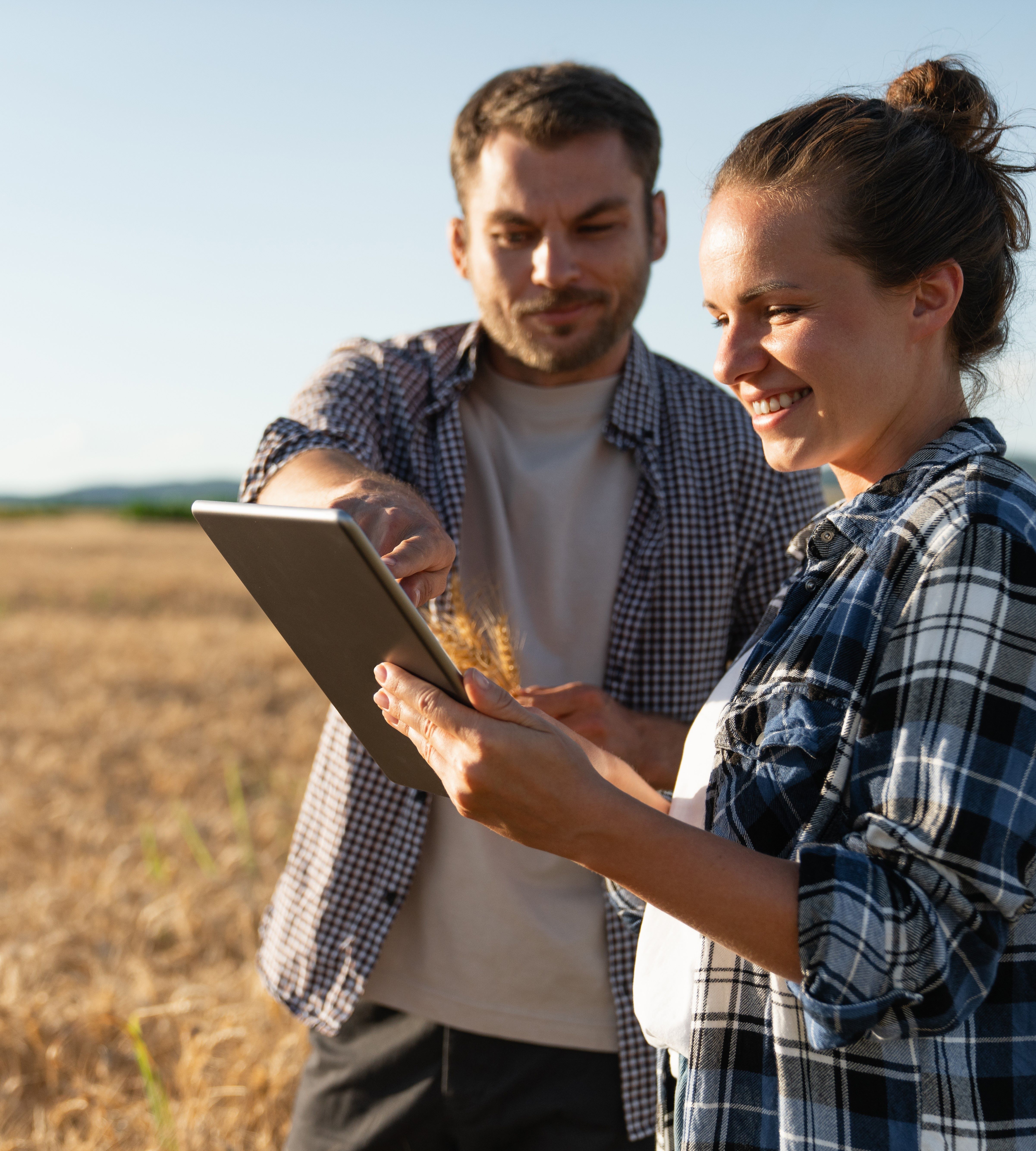 Une agricultrice et son conseiller