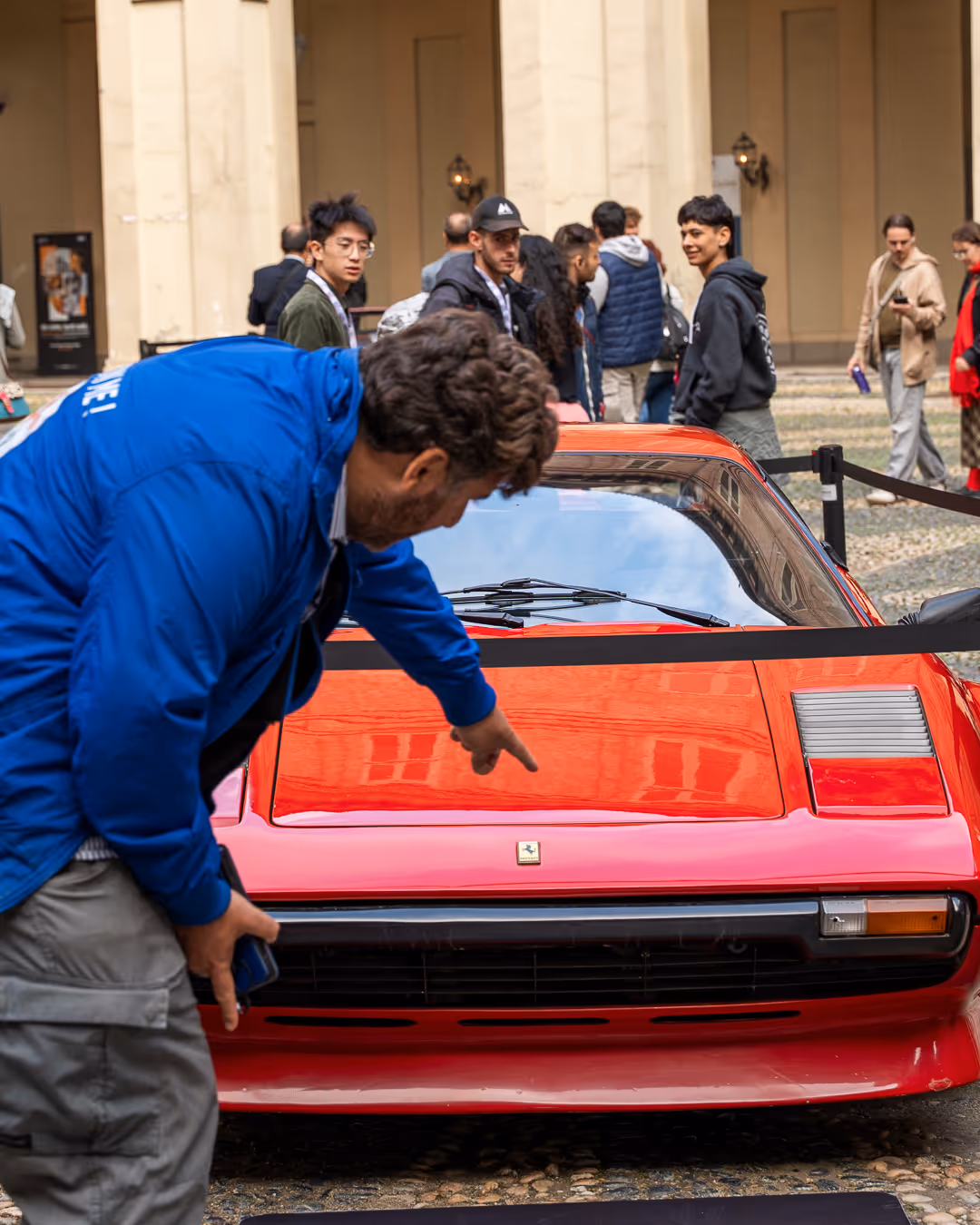 Fotografo per Salone dell’Auto a Torino - spiegazione auto esposta