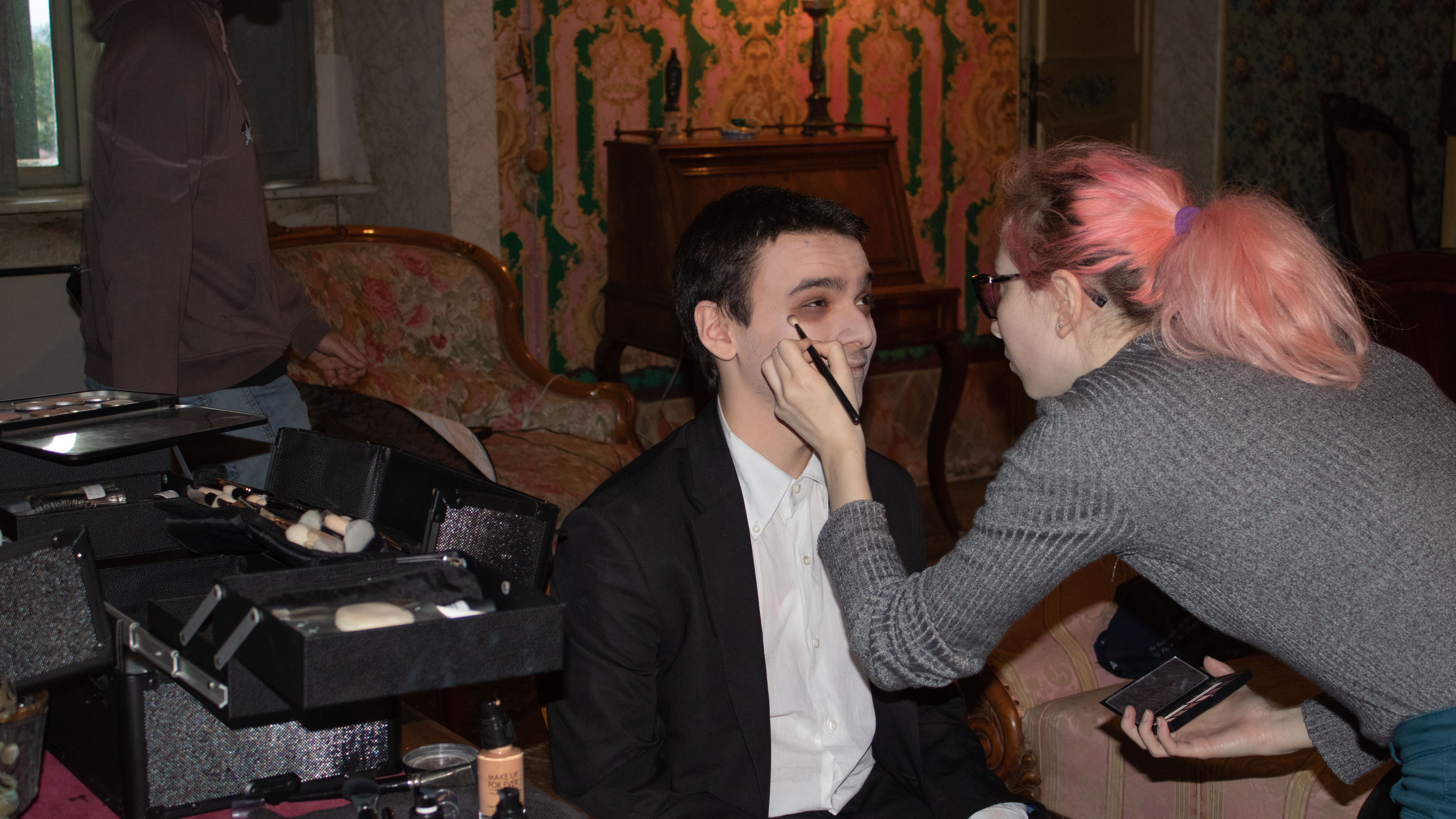 Fotografo per film, documentari e backstage a Torino – scena di Mantis Religiosa - trucco attore