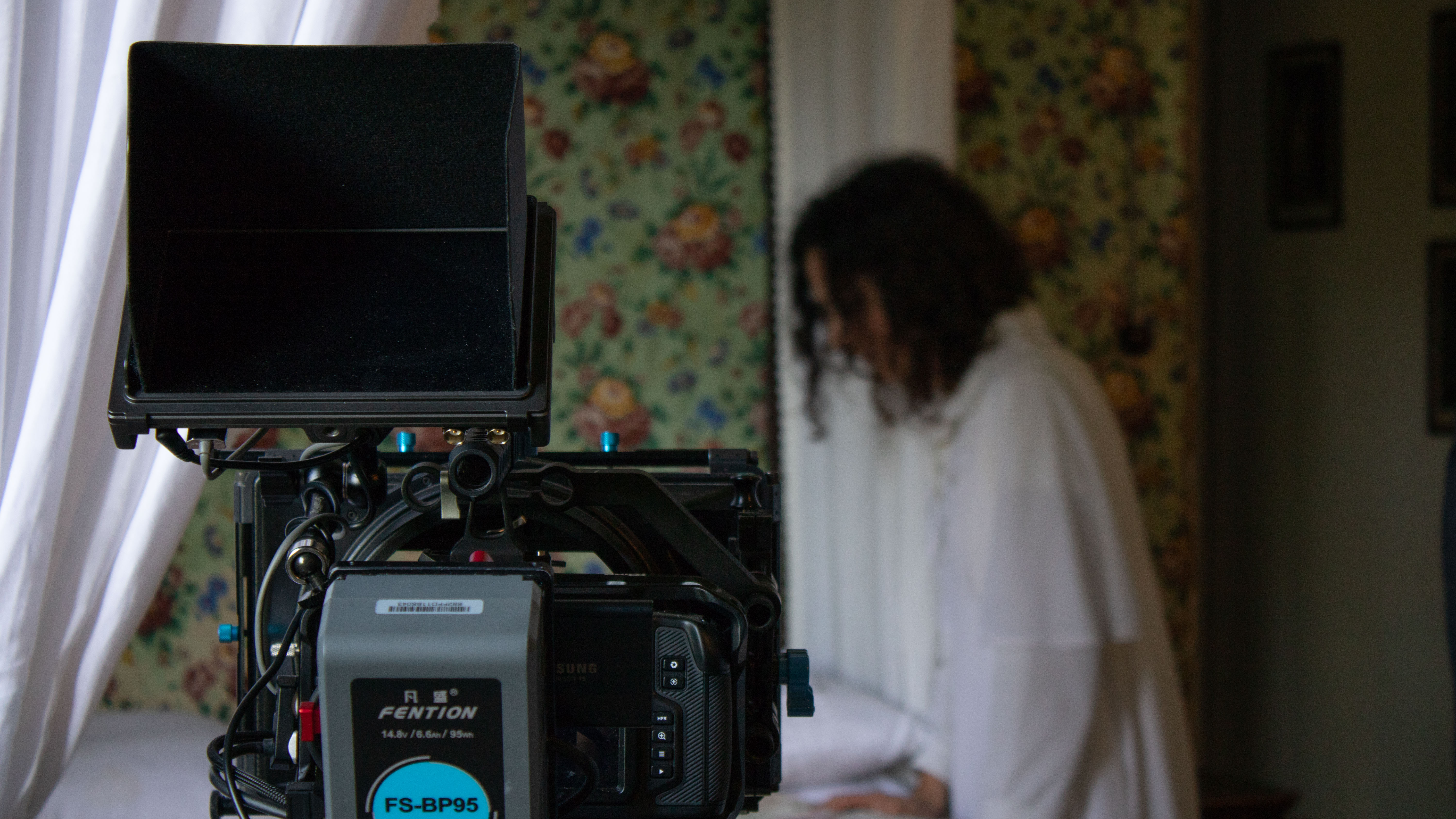 Fotografo per film, documentari e backstage a Torino – scena di Mantis Religiosa - camera ripresa scena film