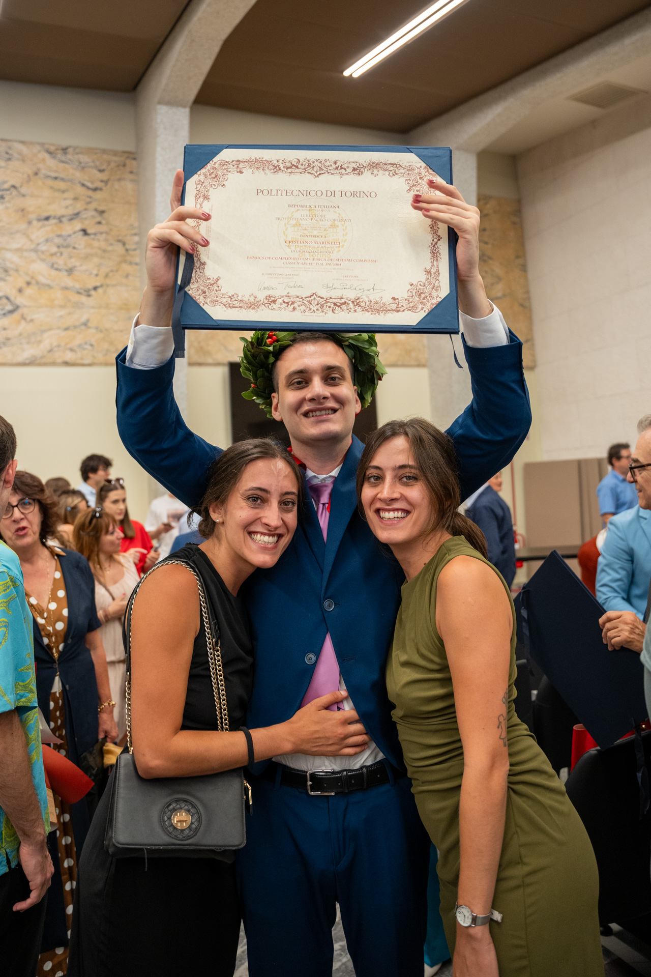 Fotografo per laurea al Politecnico di Torino – Cristiano - proclamazione foto con sorelle