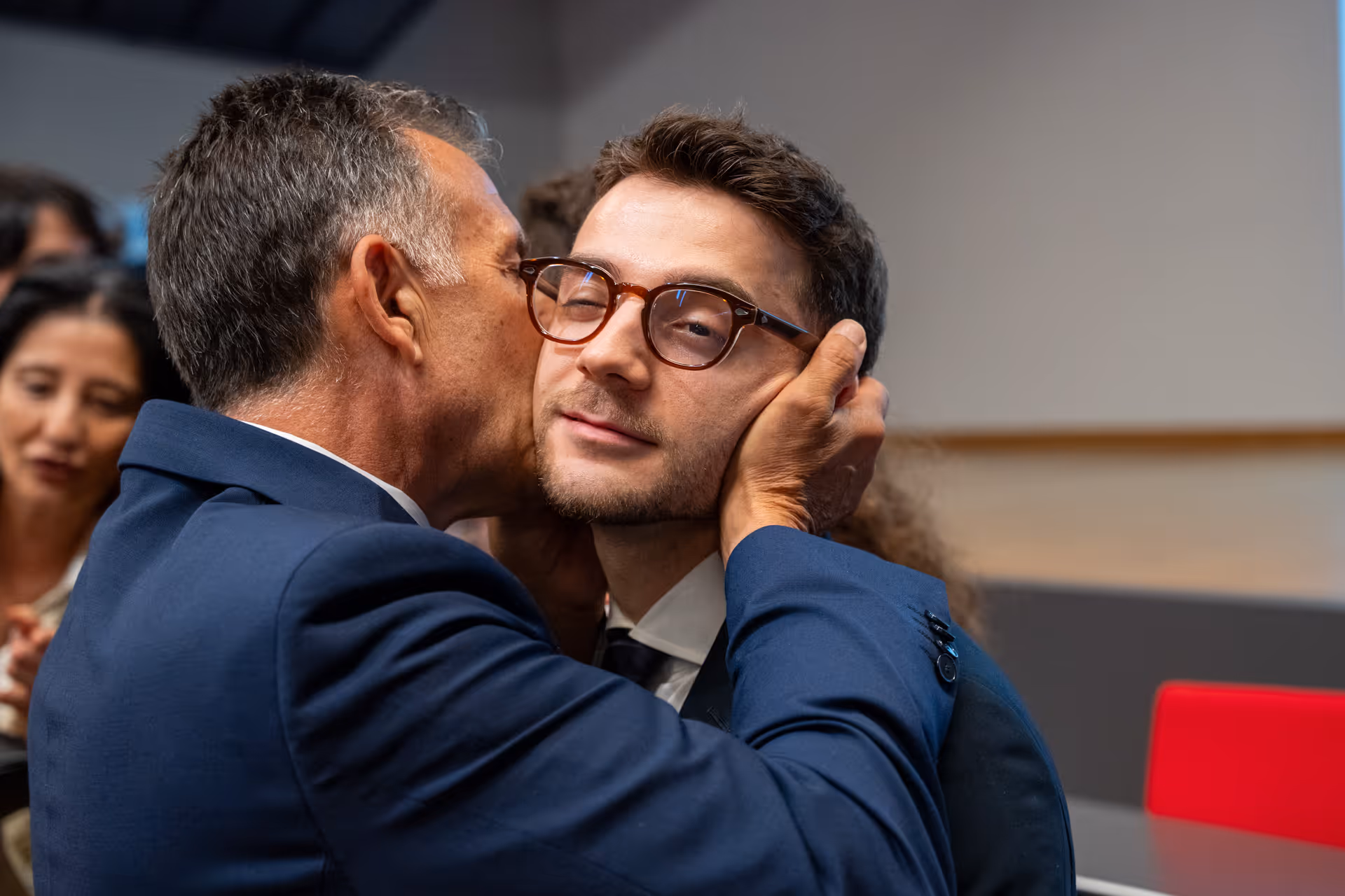 Fotografo per laurea al Politecnico di Torino – Santi - post proclamazione padre