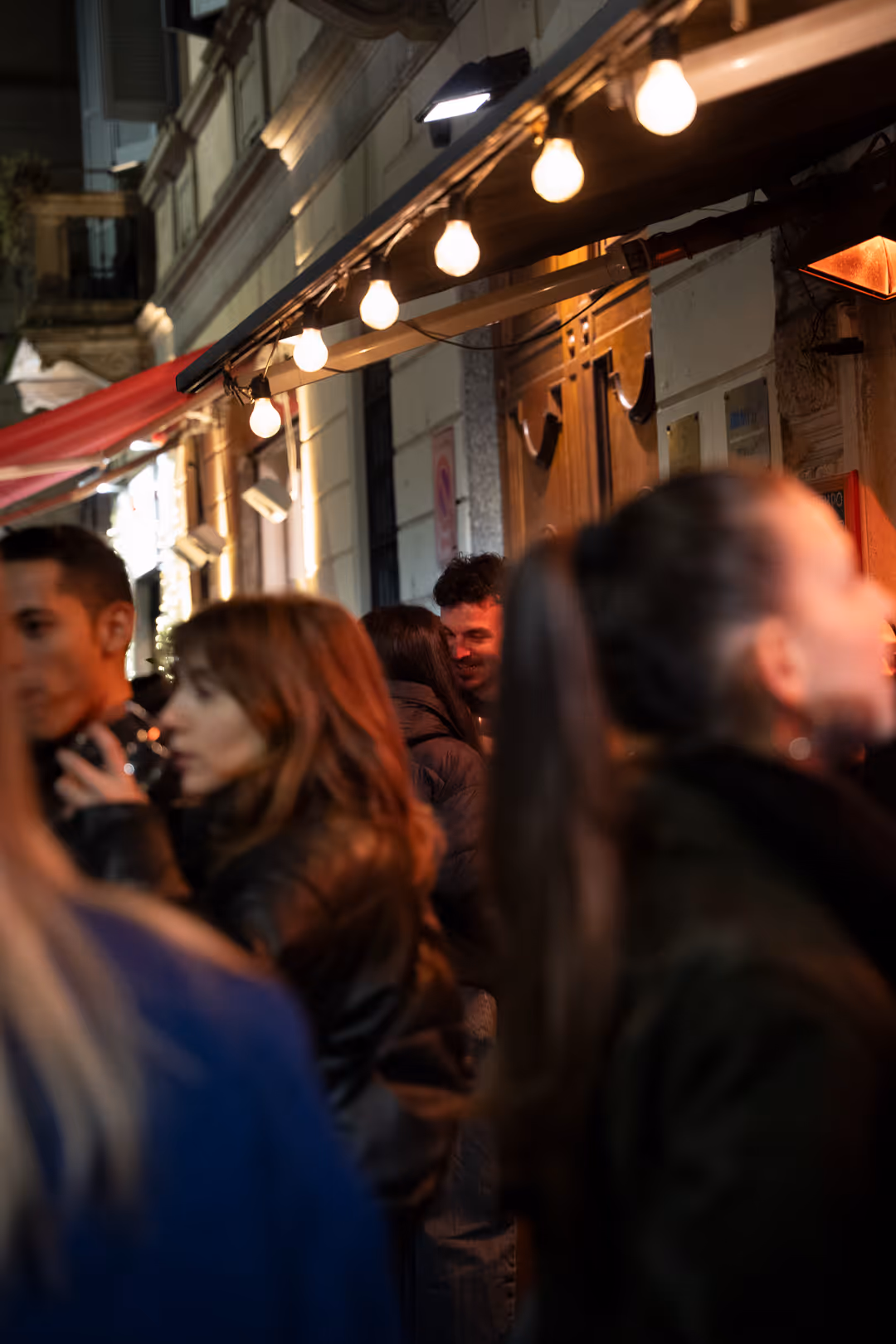 Fotografo per eventi e serate a Torino - locale folla
