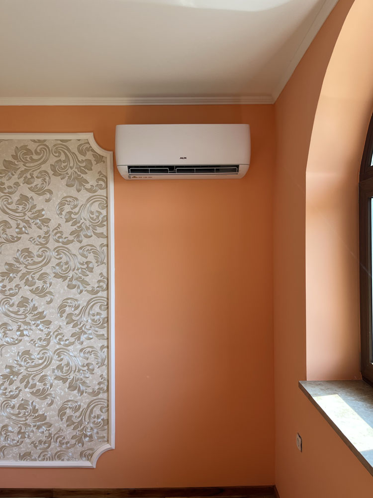 Hőszivattyú és klíma telepítés a Harmatosvölgyi Rendezvényközpontban: optimalizált, inverteres rendszerek energiatakarékos működéssel.