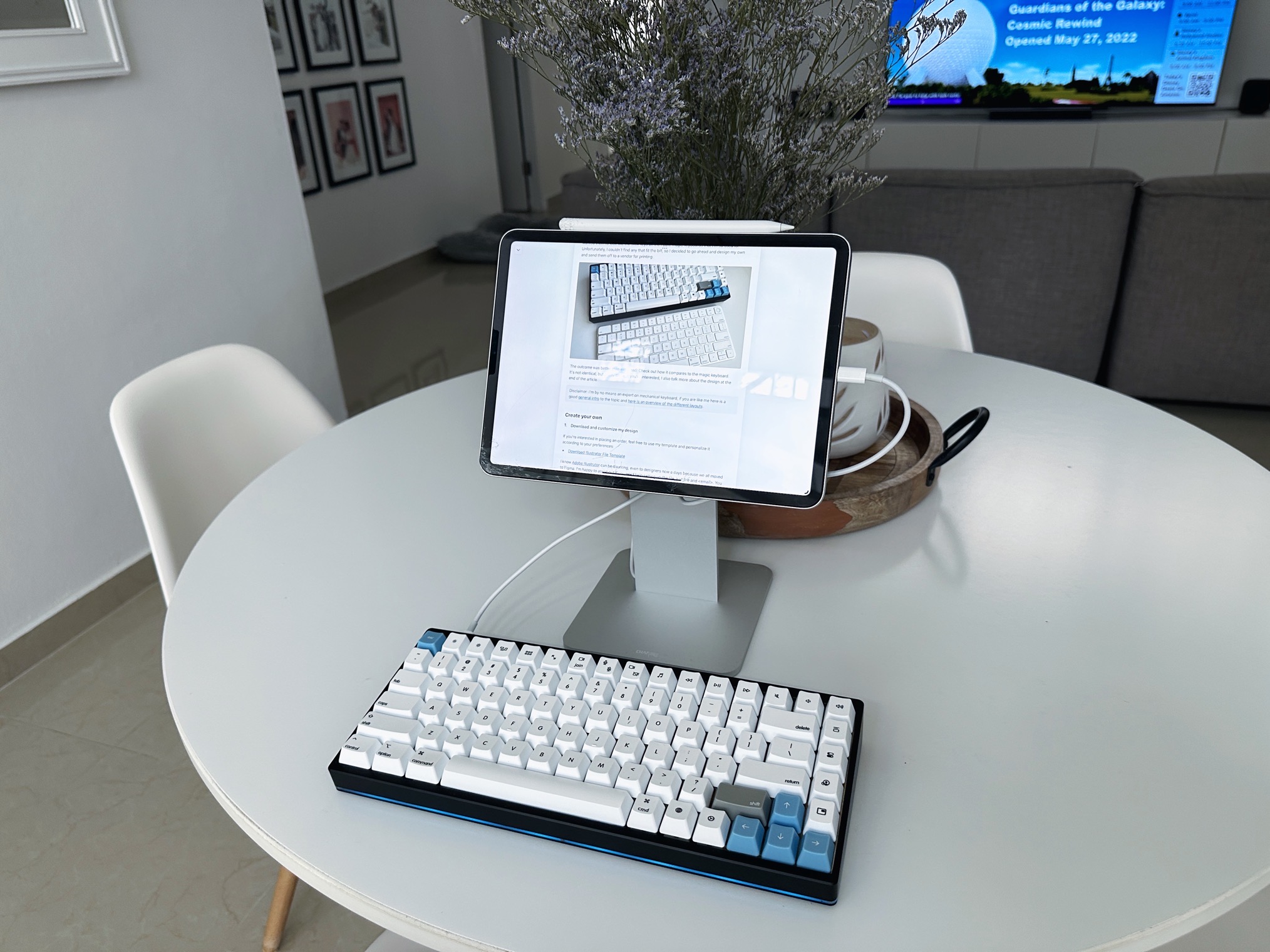 Mechanical keyboard with custom mac keycaps