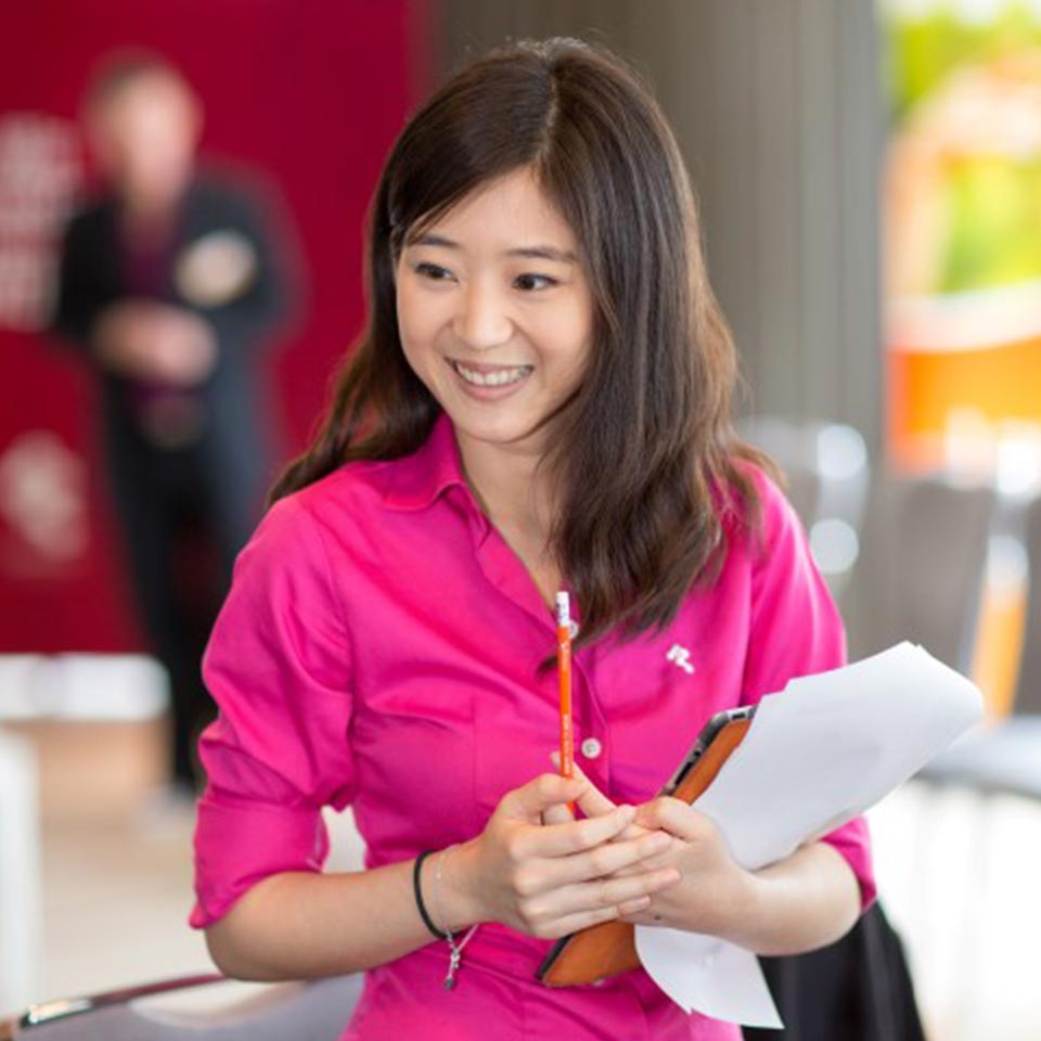 Friend facilitating at a Thinkergy event