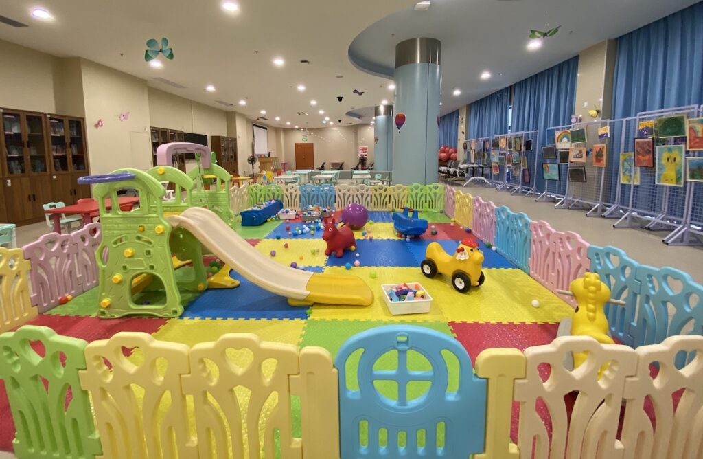 The playground at Giraffe Hospital in China